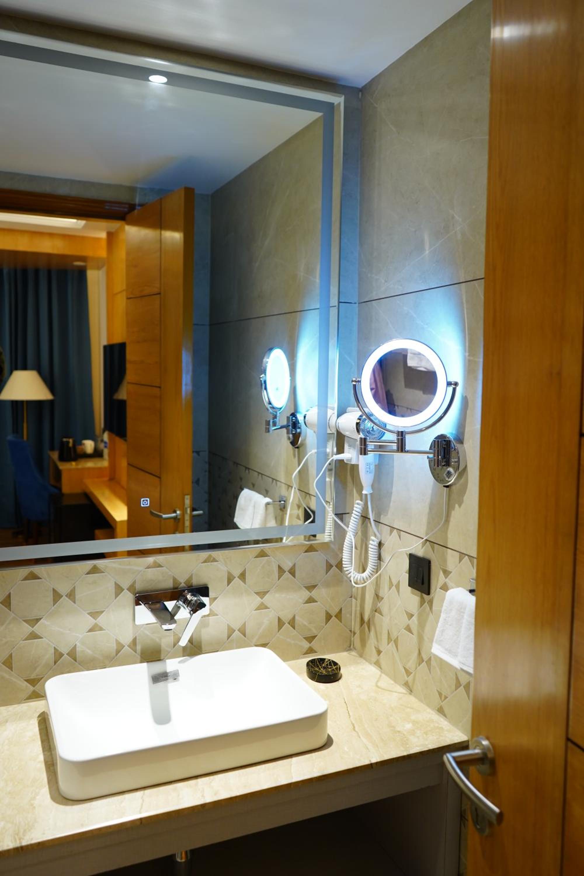 Luxury Room With Balcony photo 3