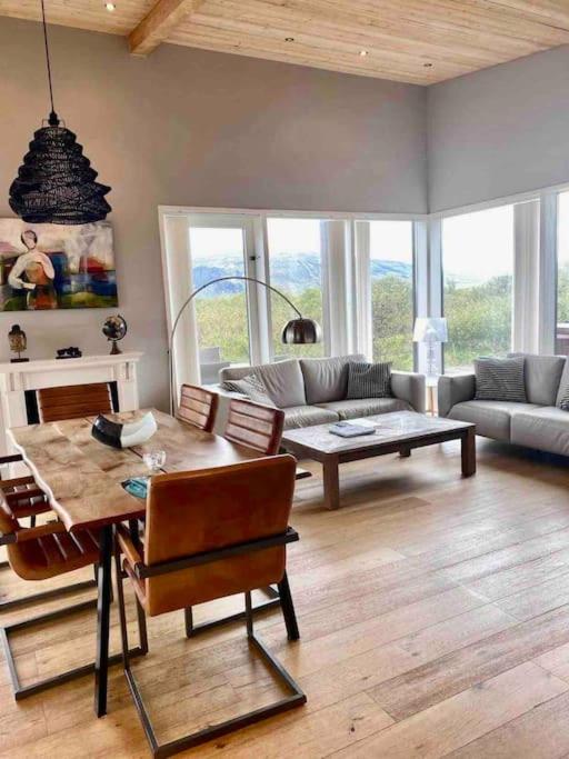Three-Bedroom House photo 2