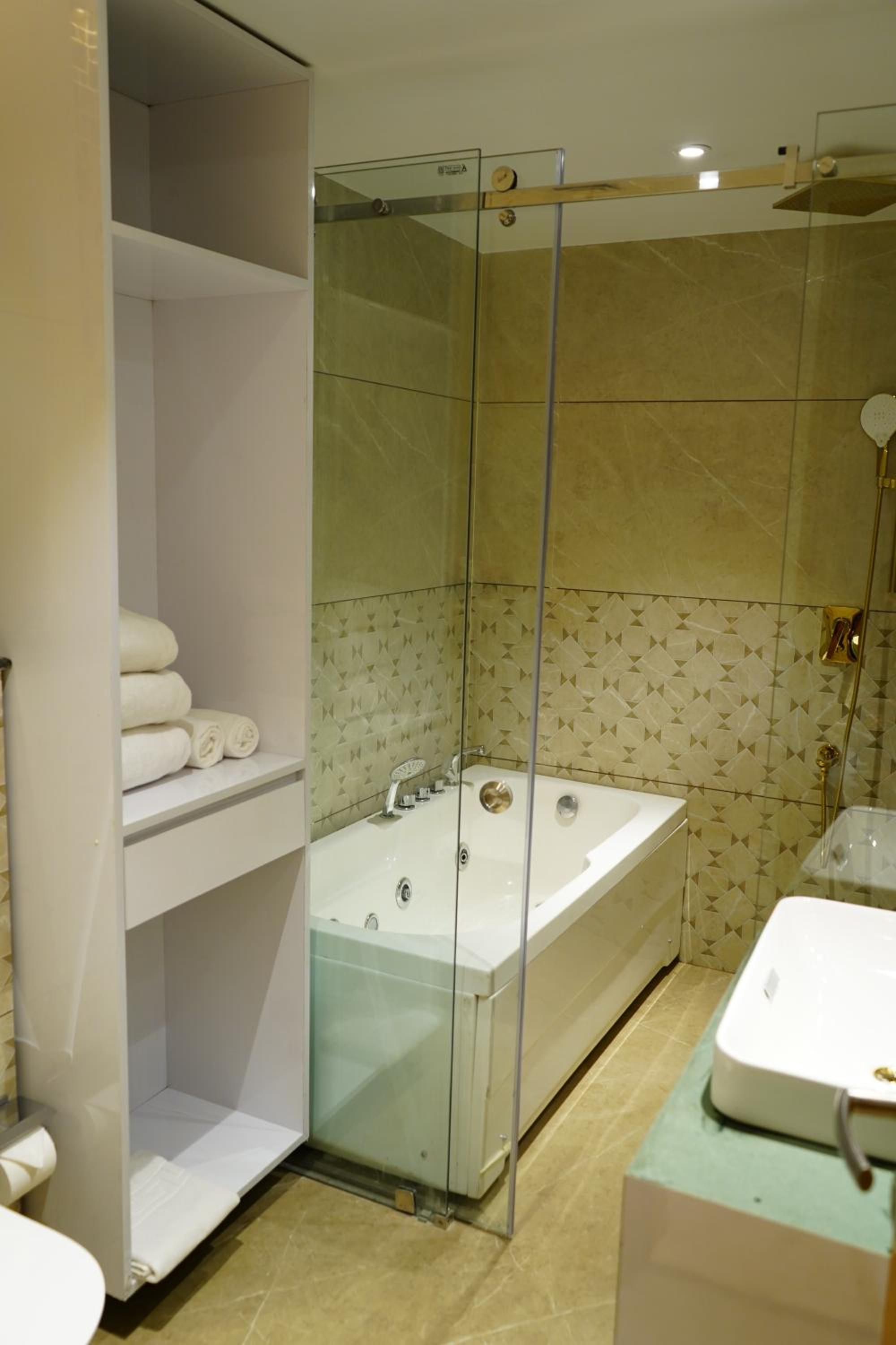 Luxury Suite with Balcony photo 2