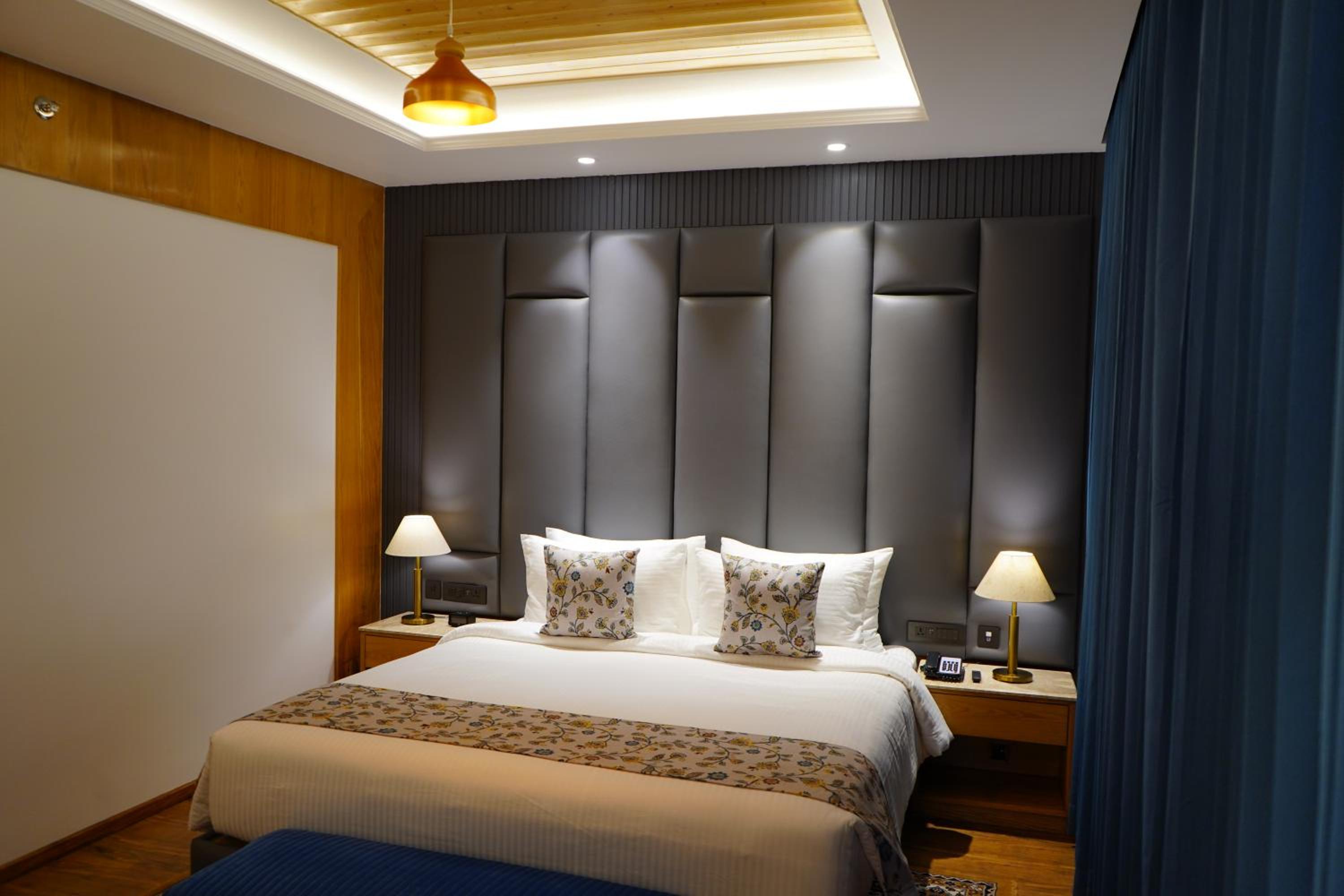 Premium Suite with Balcony