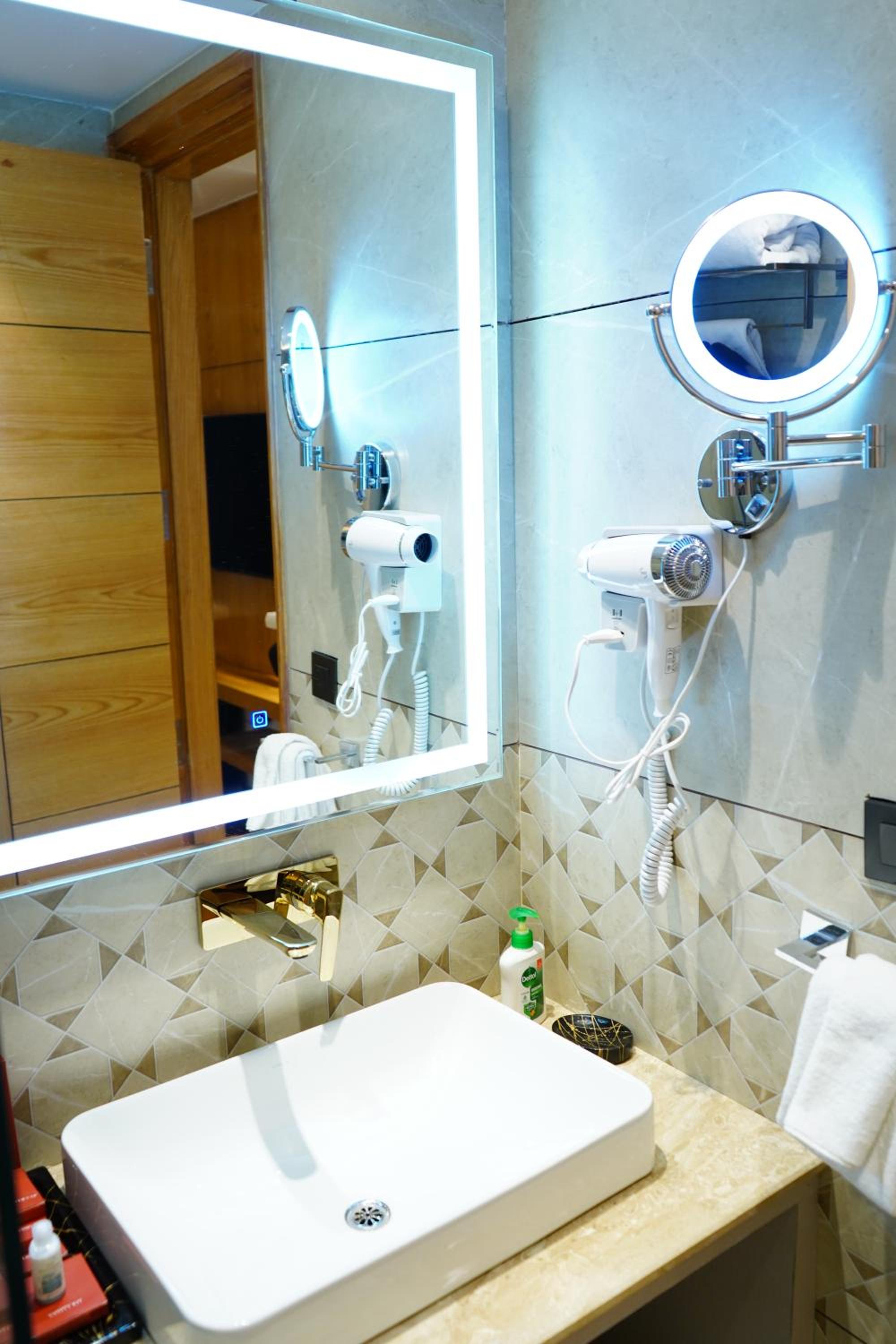 Luxury Suite with Balcony