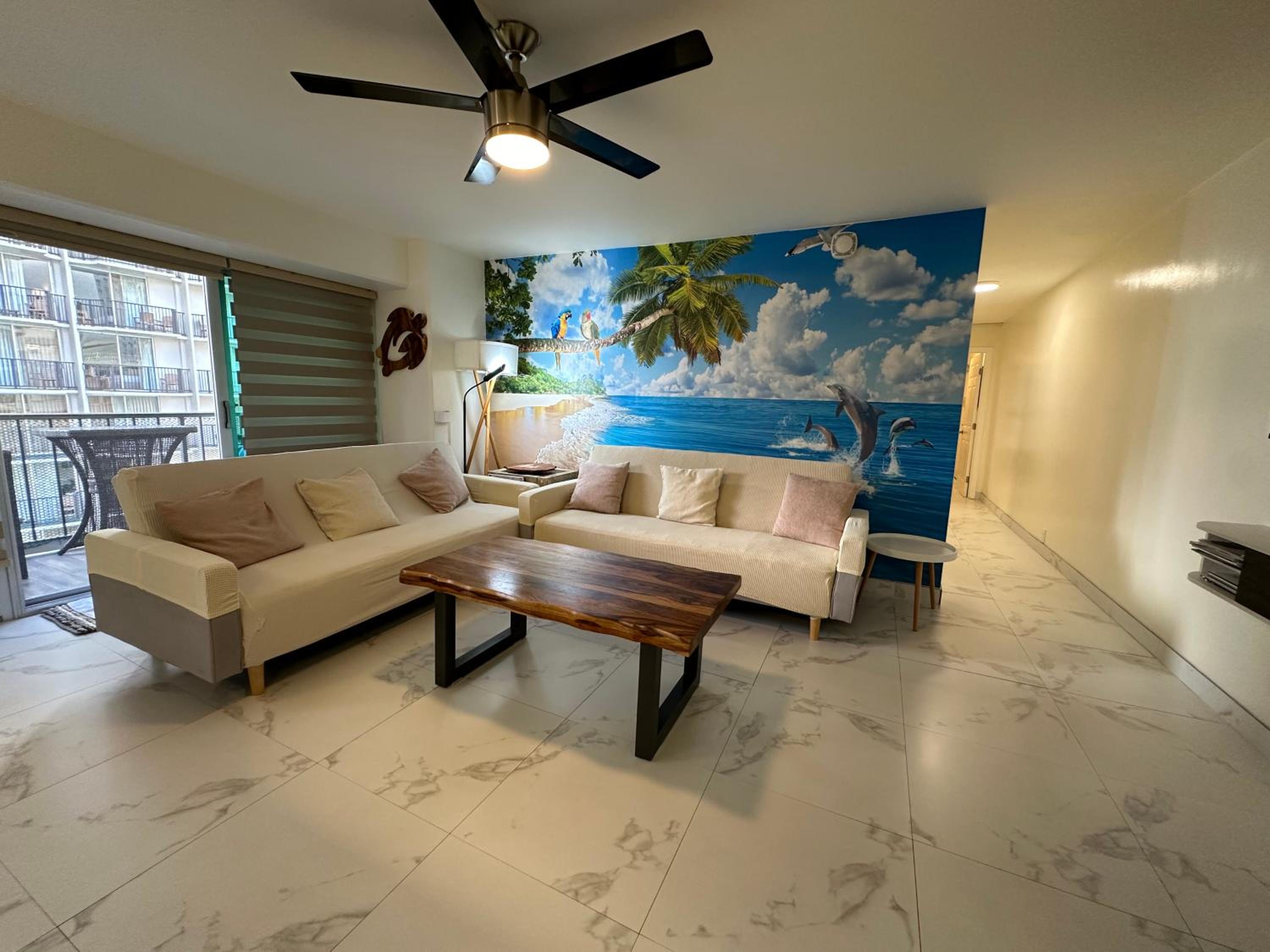 WELLCOME TO LOVELY CONDO 2 BEDS 2 BATHS FREE PARKING IN WAIKIKI BEACH: Two-Bedroom Apartment photo