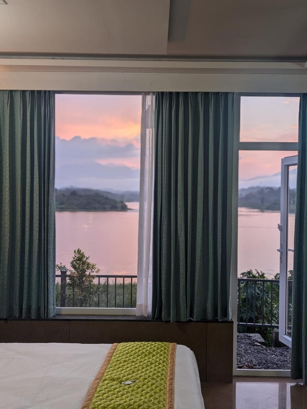 Double Or Twin Room With Lake View photo 2