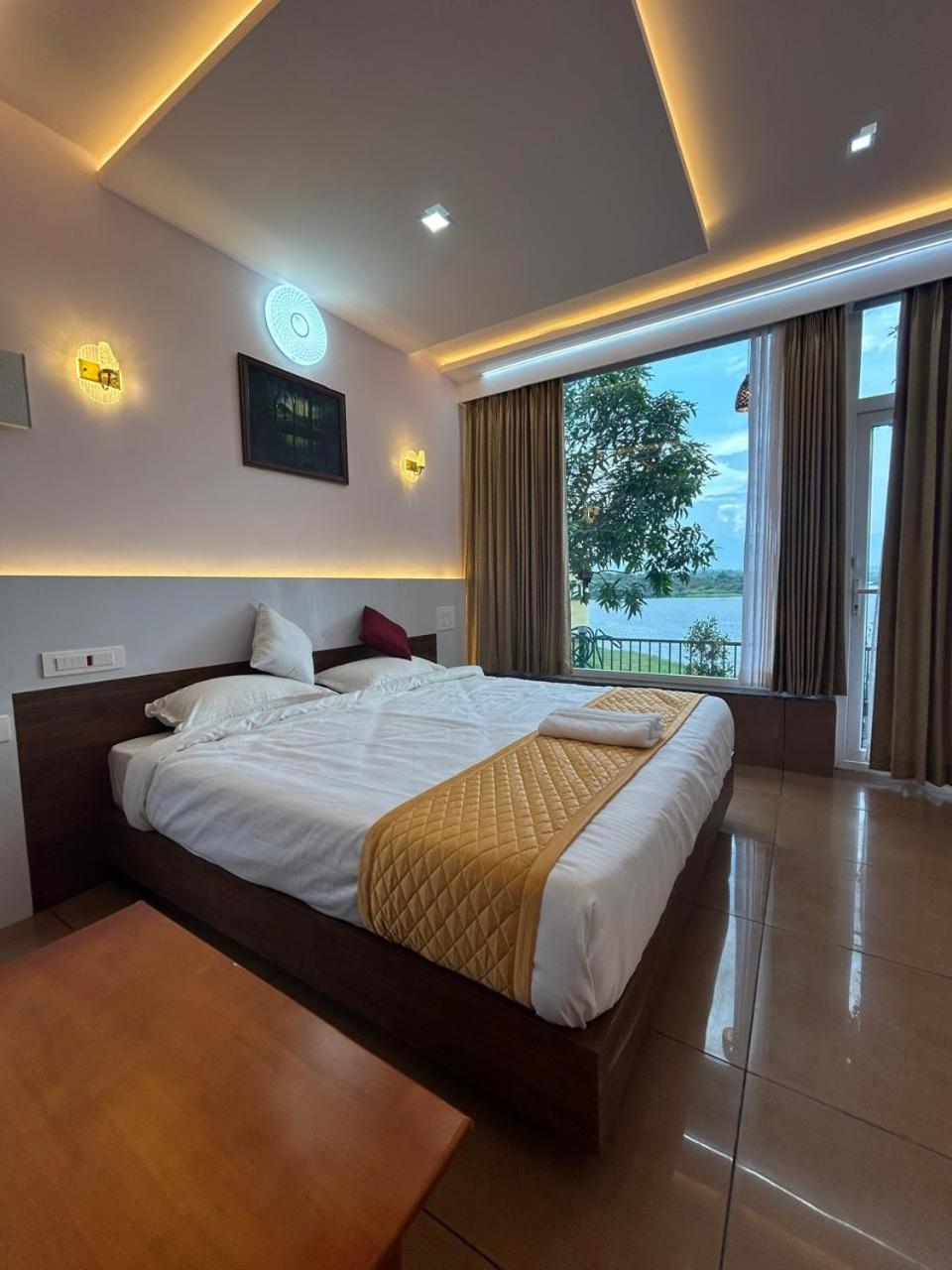 Double Or Twin Room With Lake View photo 3
