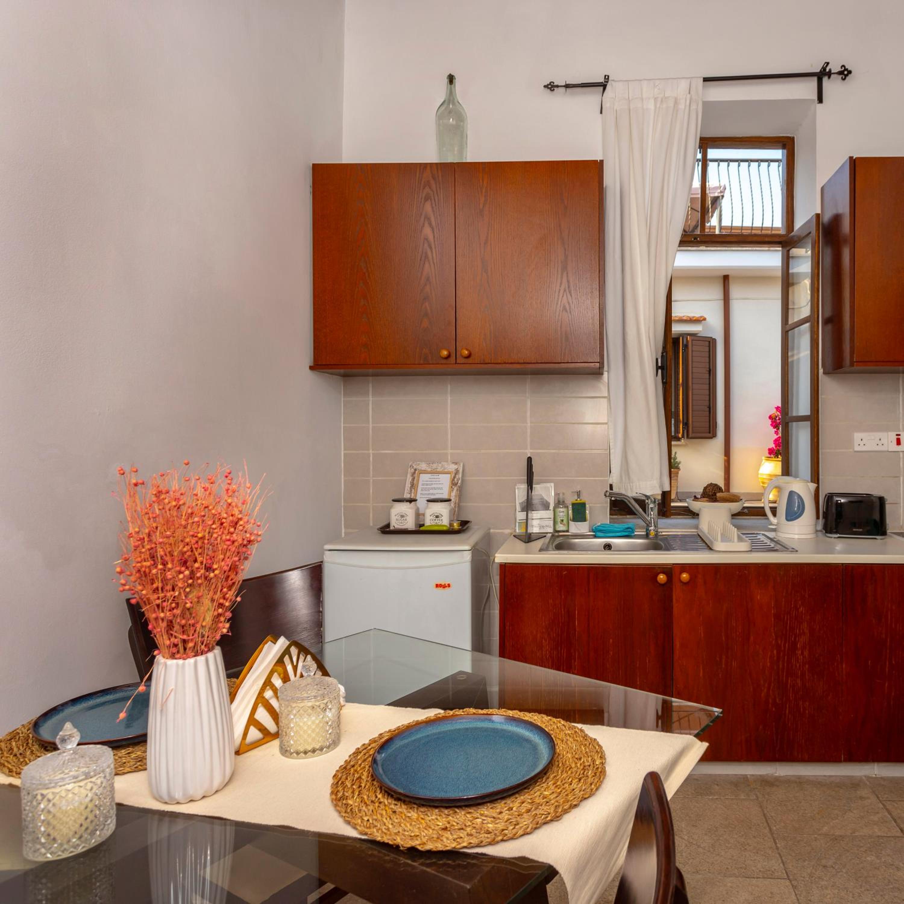 Studio (2 Adults) - Photo 1