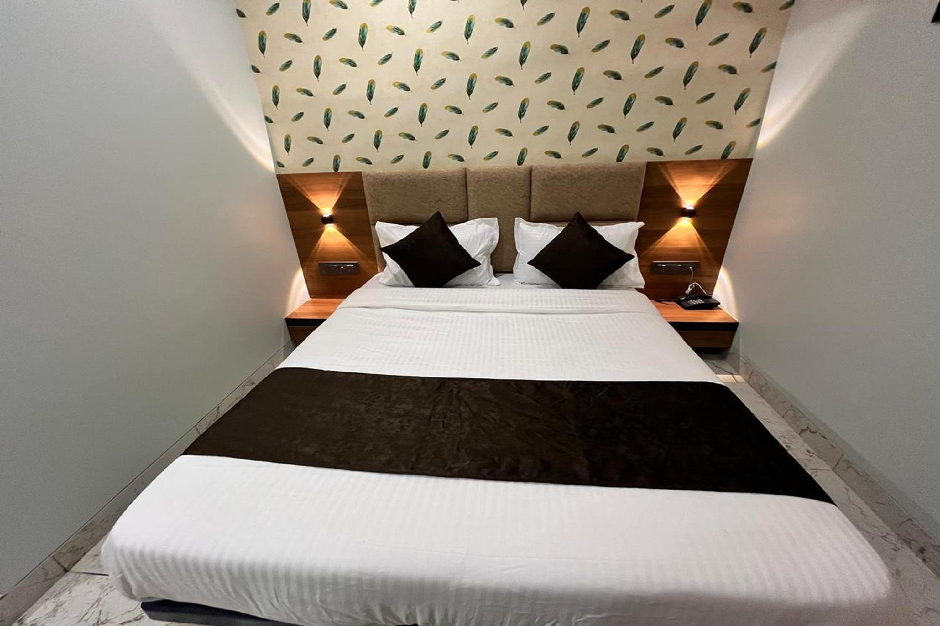 Deluxe Room - Photo 7