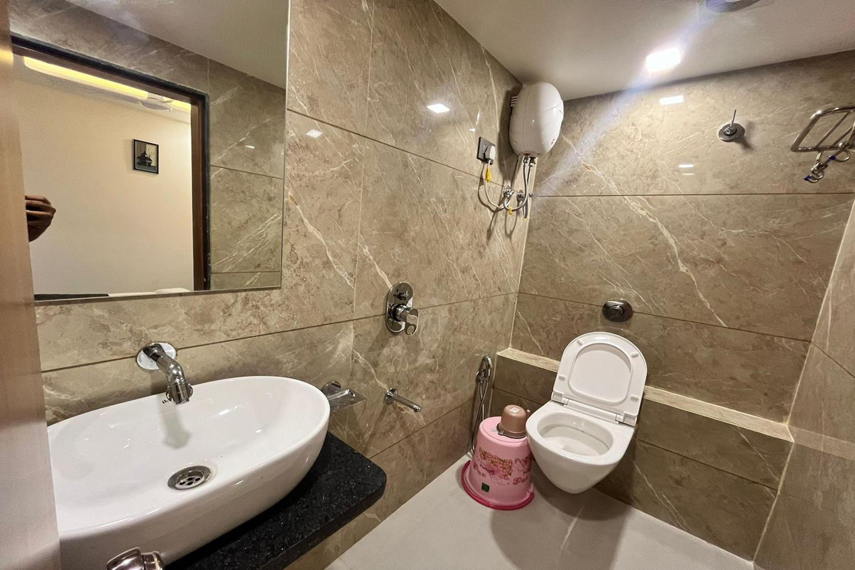 Deluxe Room - Photo 9