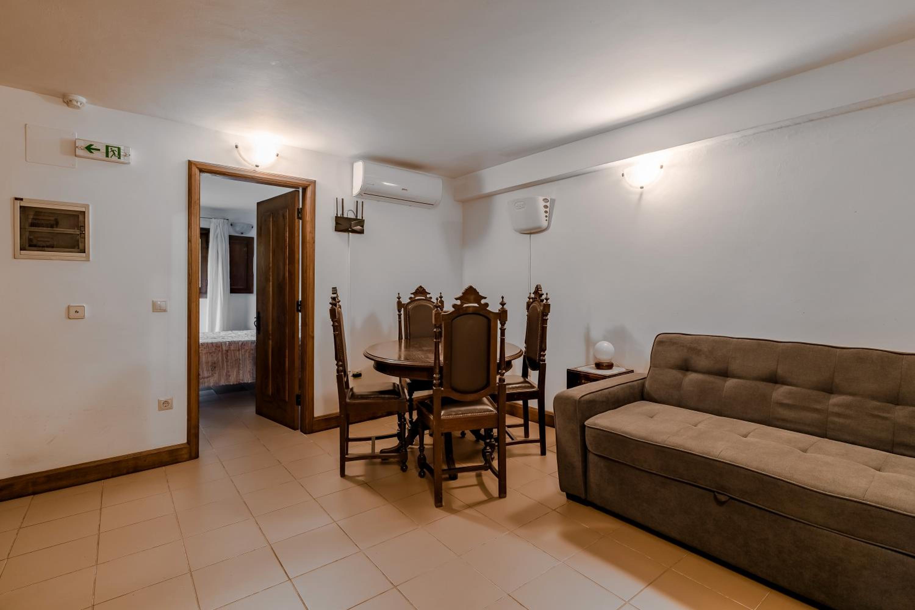 One-Bedroom Apartment with Garden photo 2