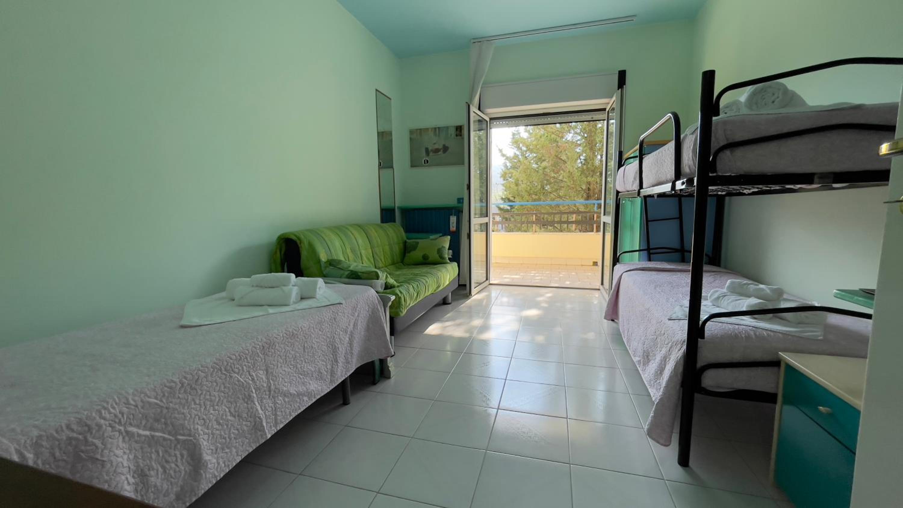 Twin Room With Shared Bathroom photo 3