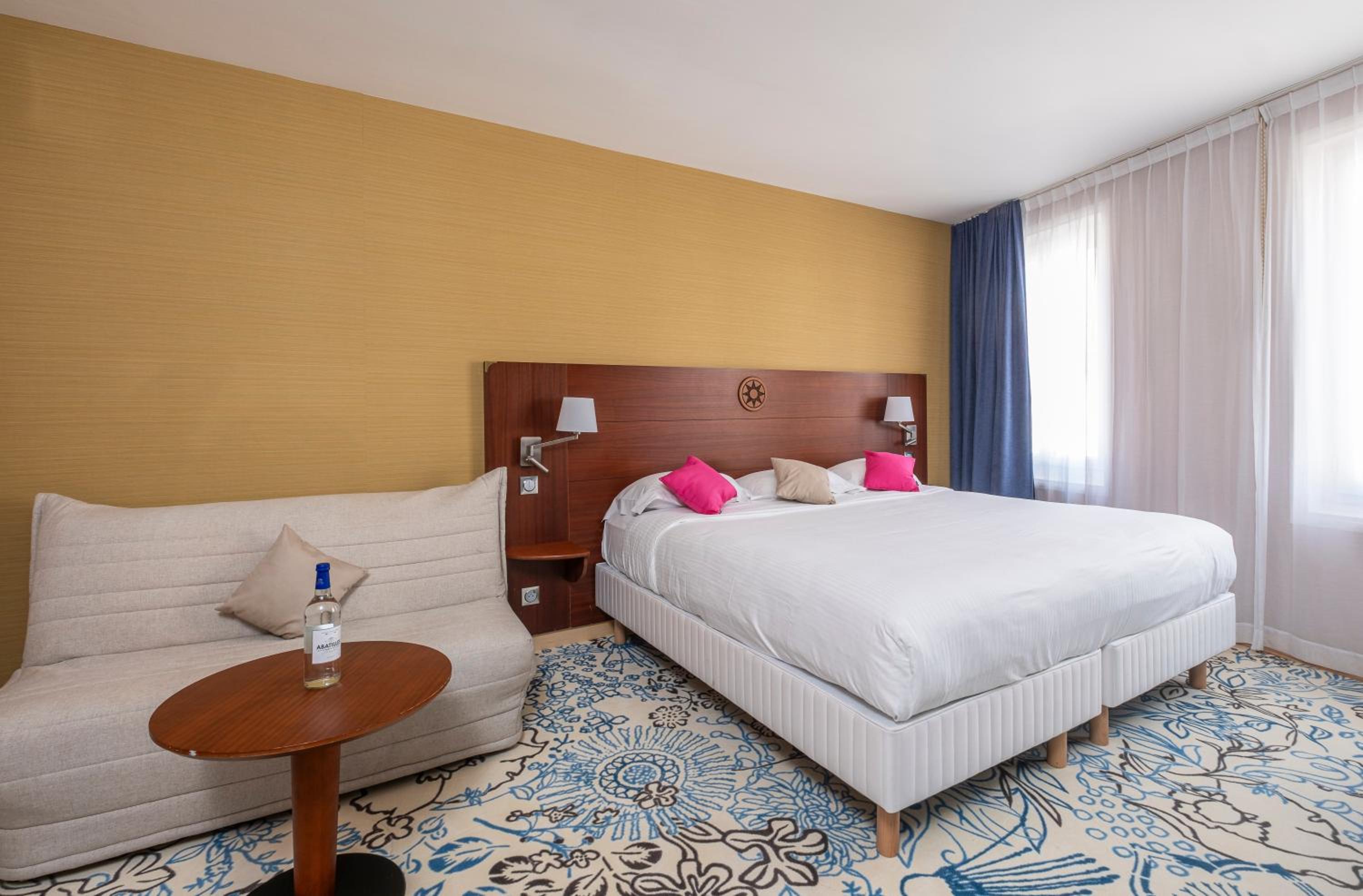 Junior Suite with Saint Nicolas street View - Photo 5