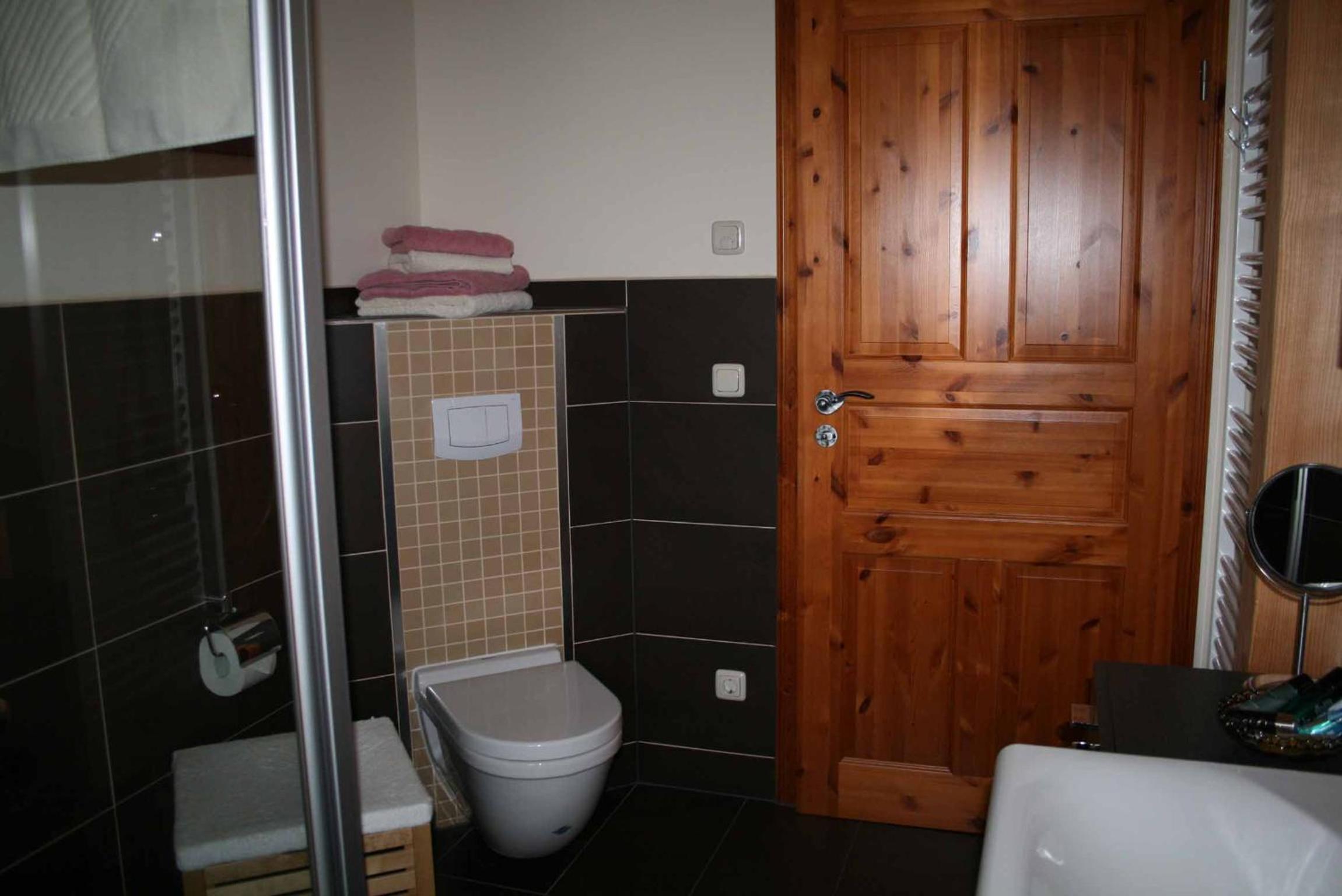 One-Bedroom Apartment - Photo 2