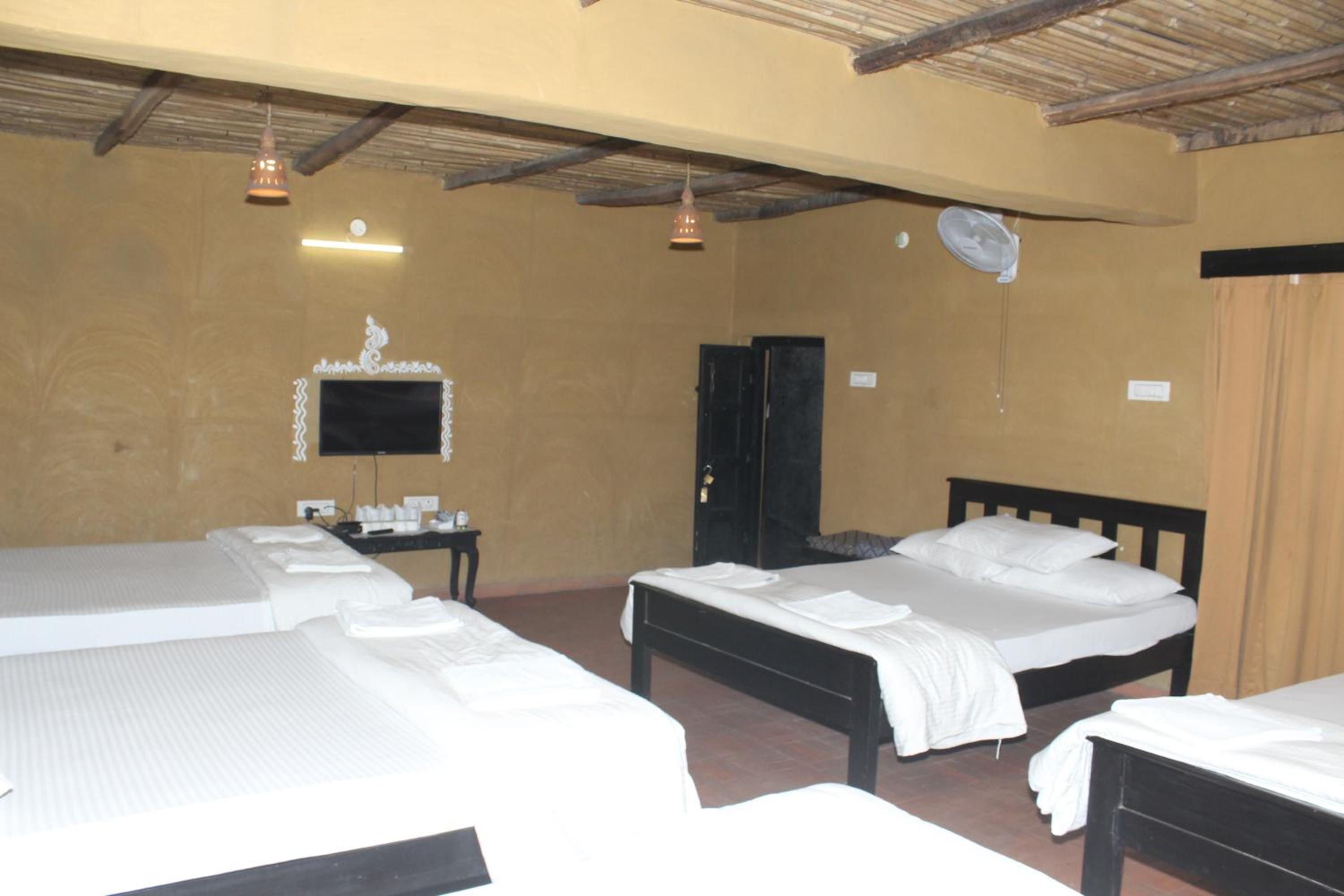 10-Bed Mixed Dormitory Room