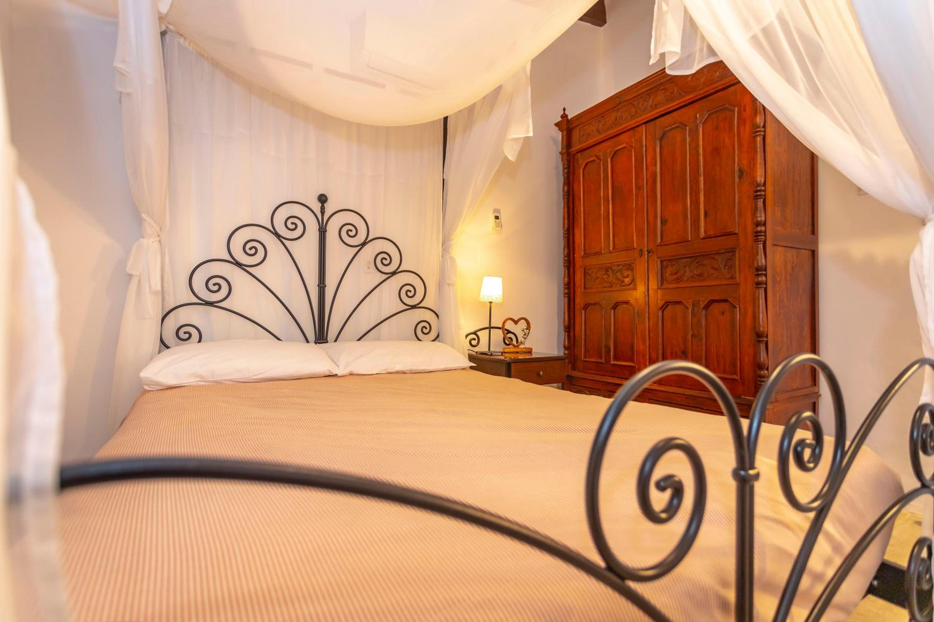 Suite with Balcony - Photo 8
