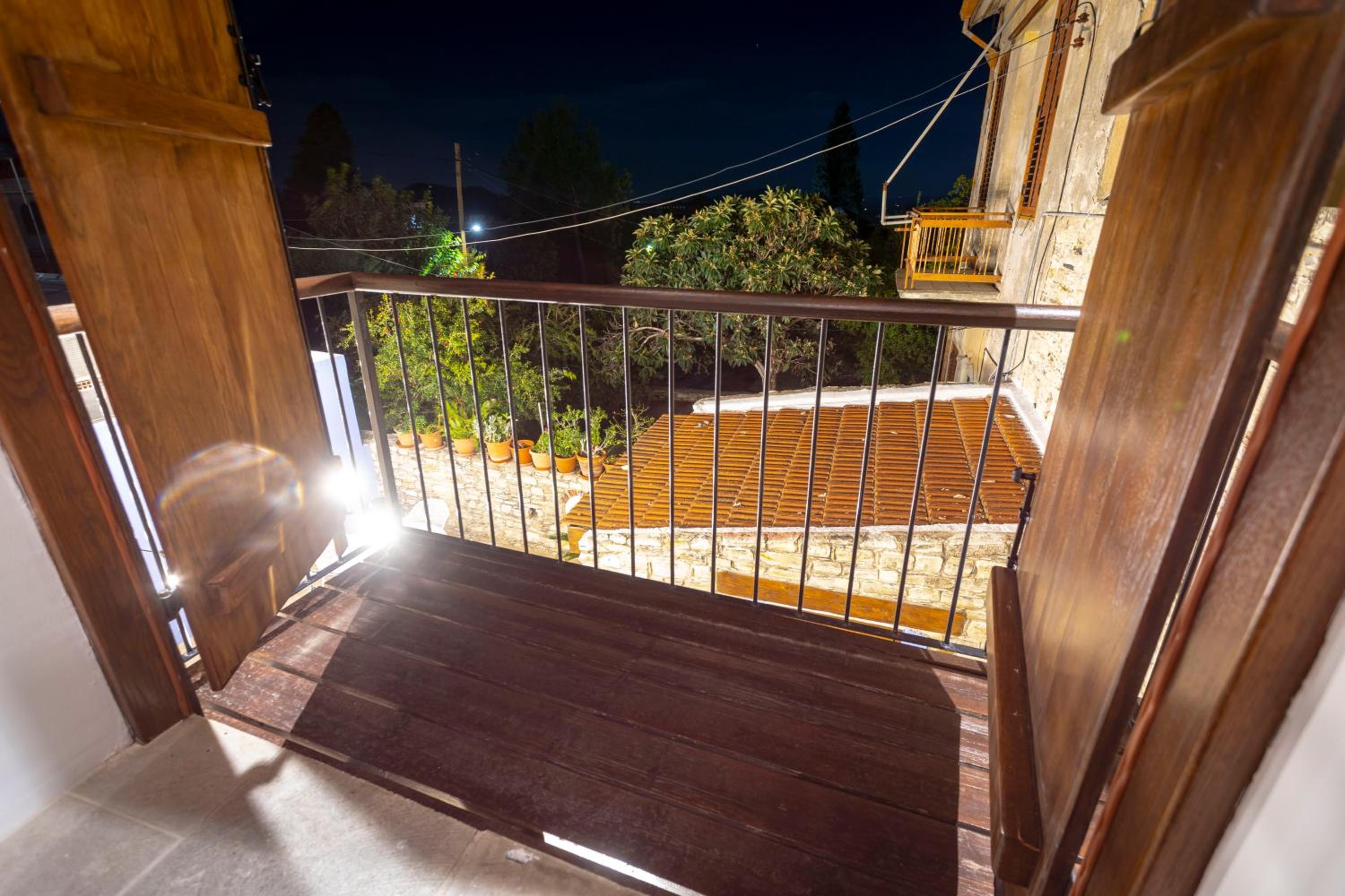 Suite with Balcony - Photo 7