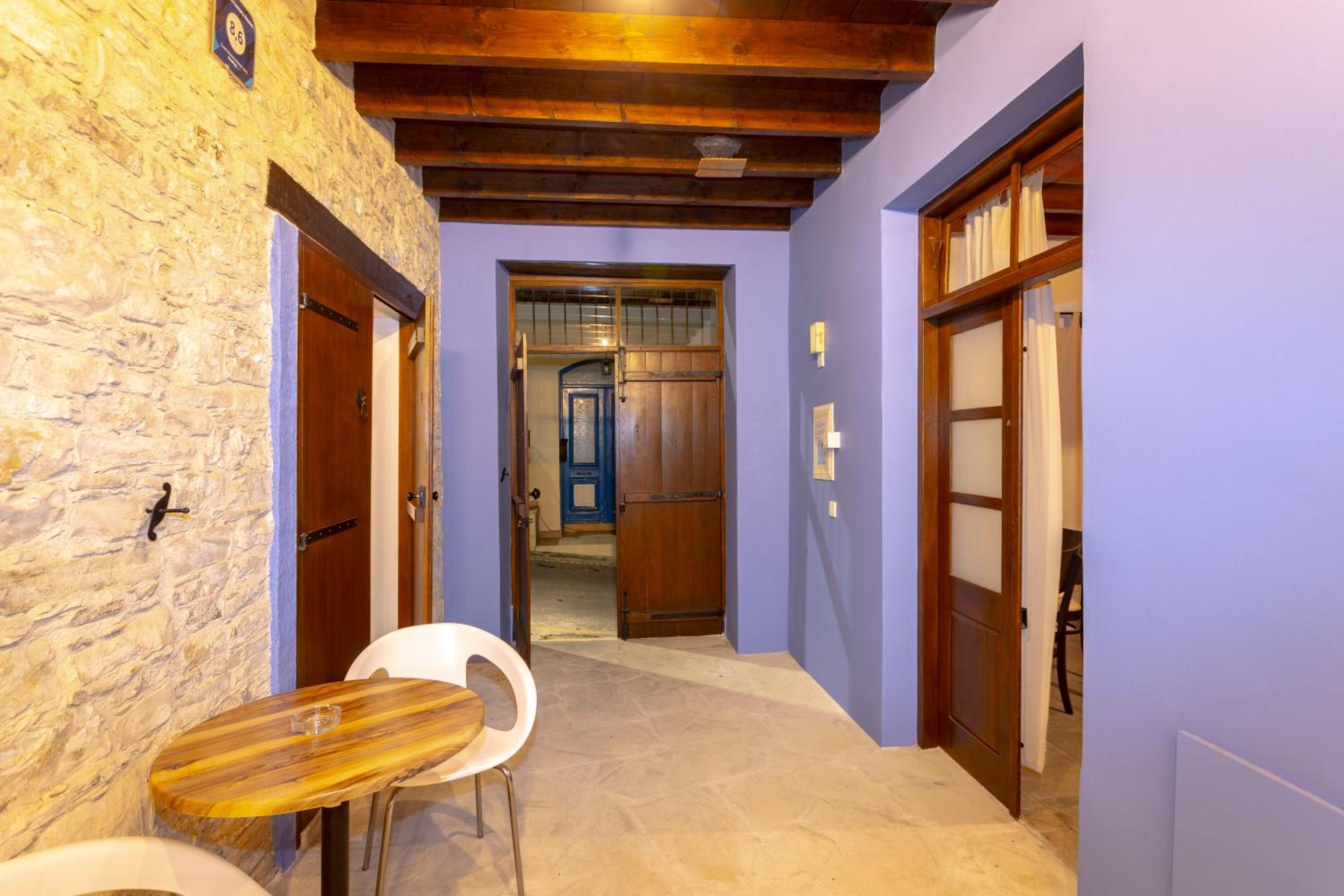 Suite with Balcony - Photo 16