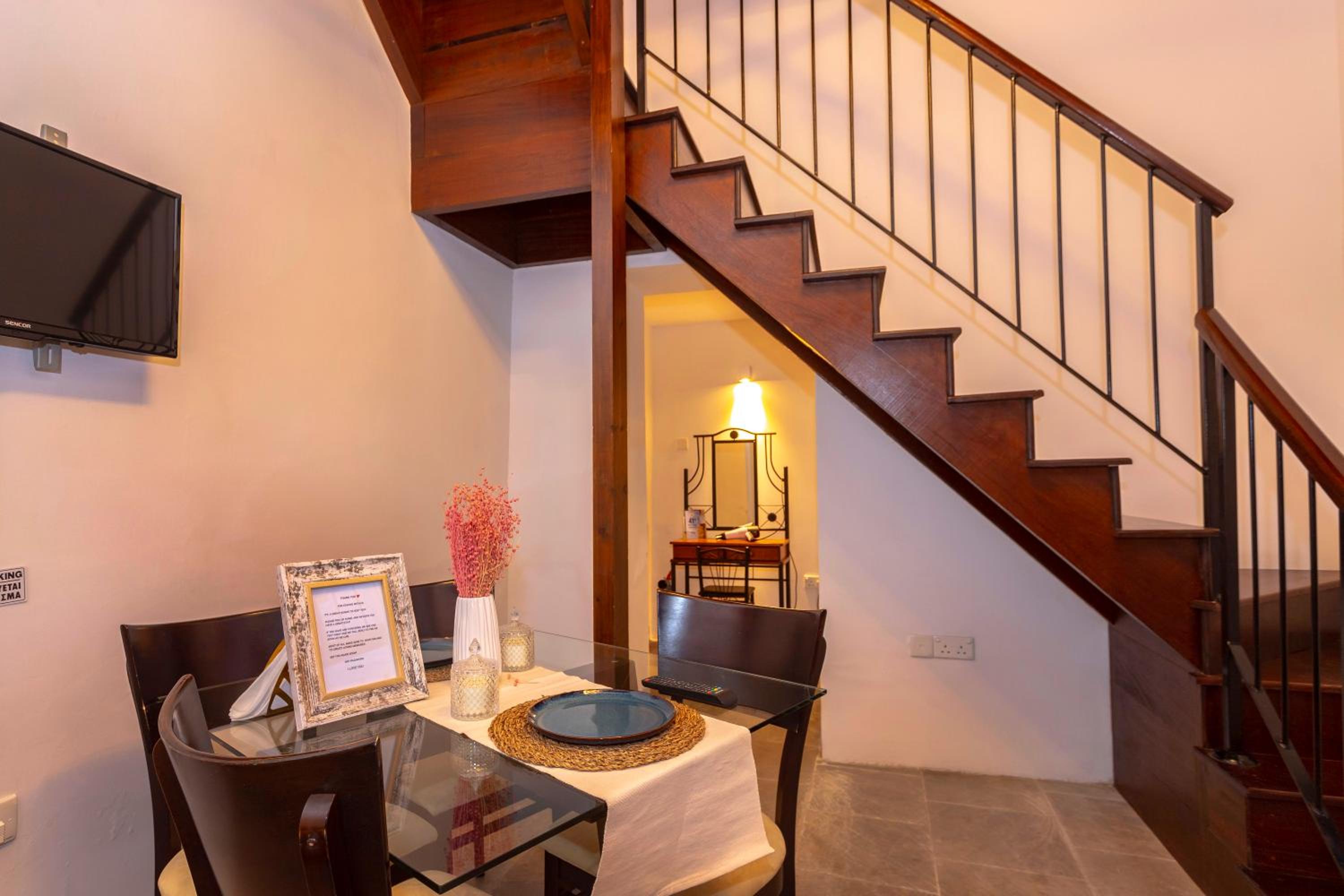Suite - Photo 18