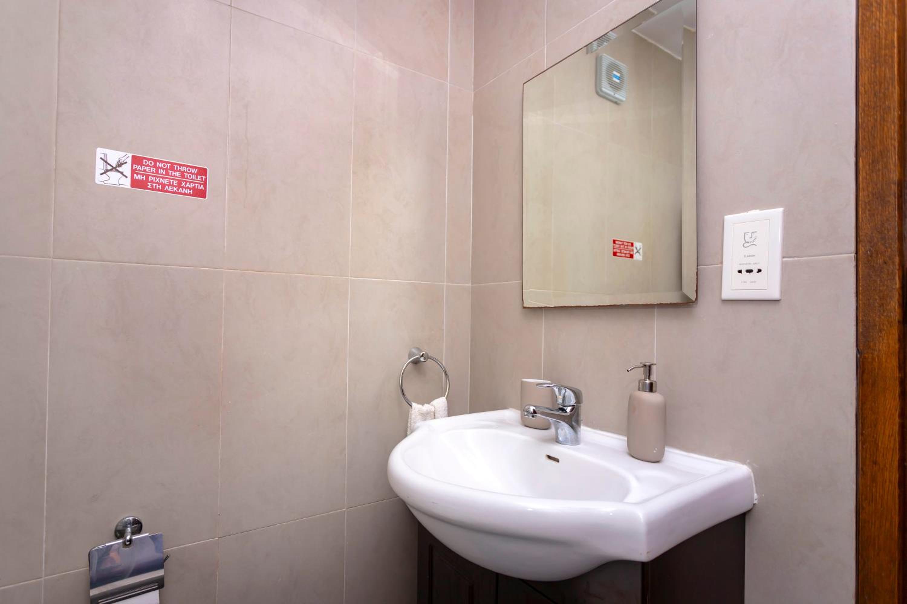 Suite - Photo 14