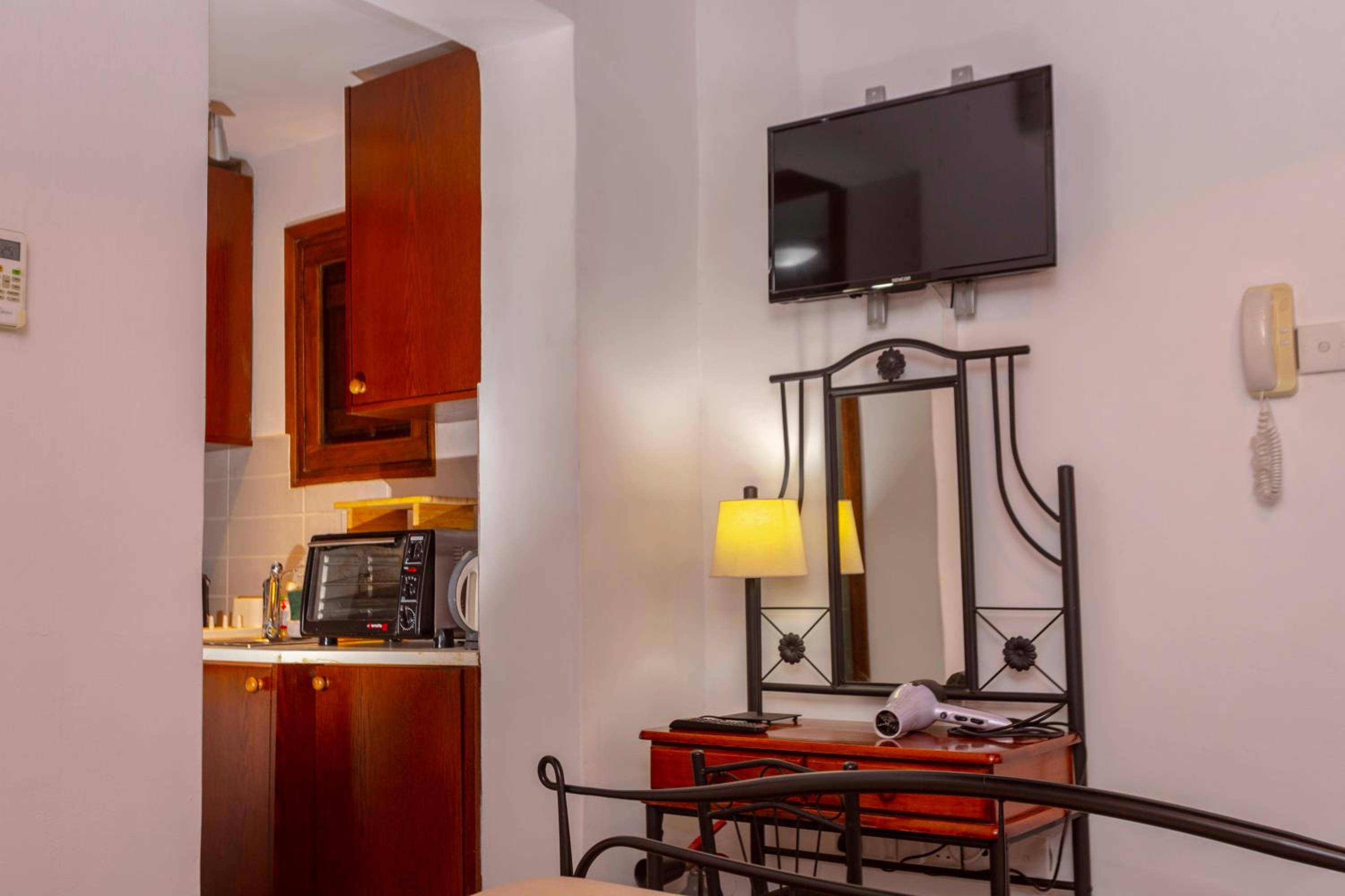 Suite - Photo 3
