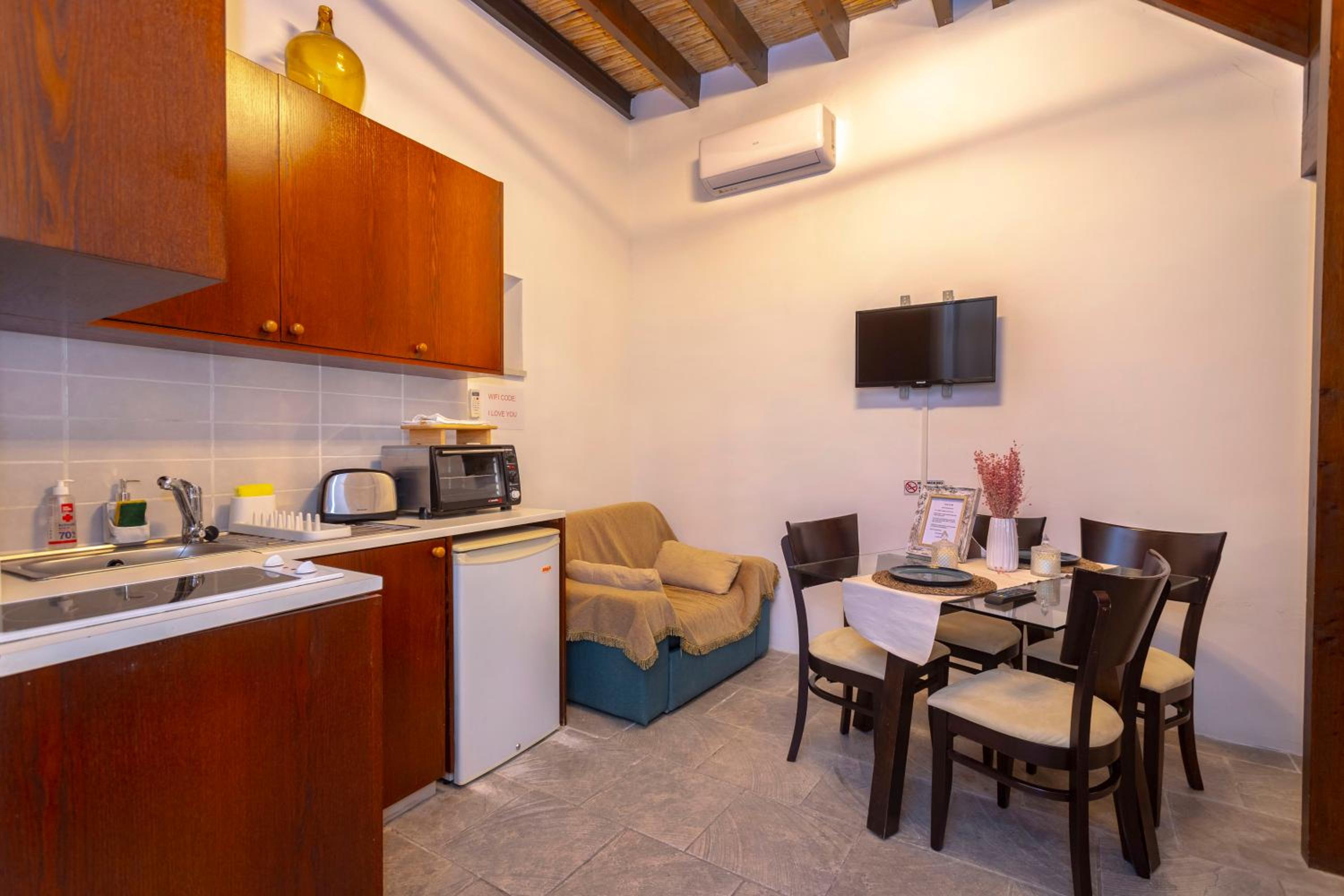 Suite - Photo 7