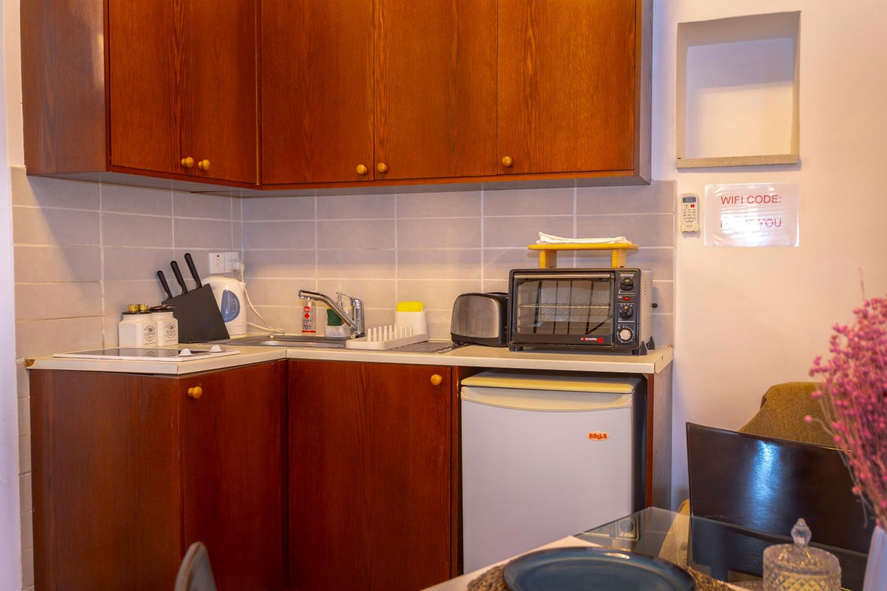 Suite - Photo 17