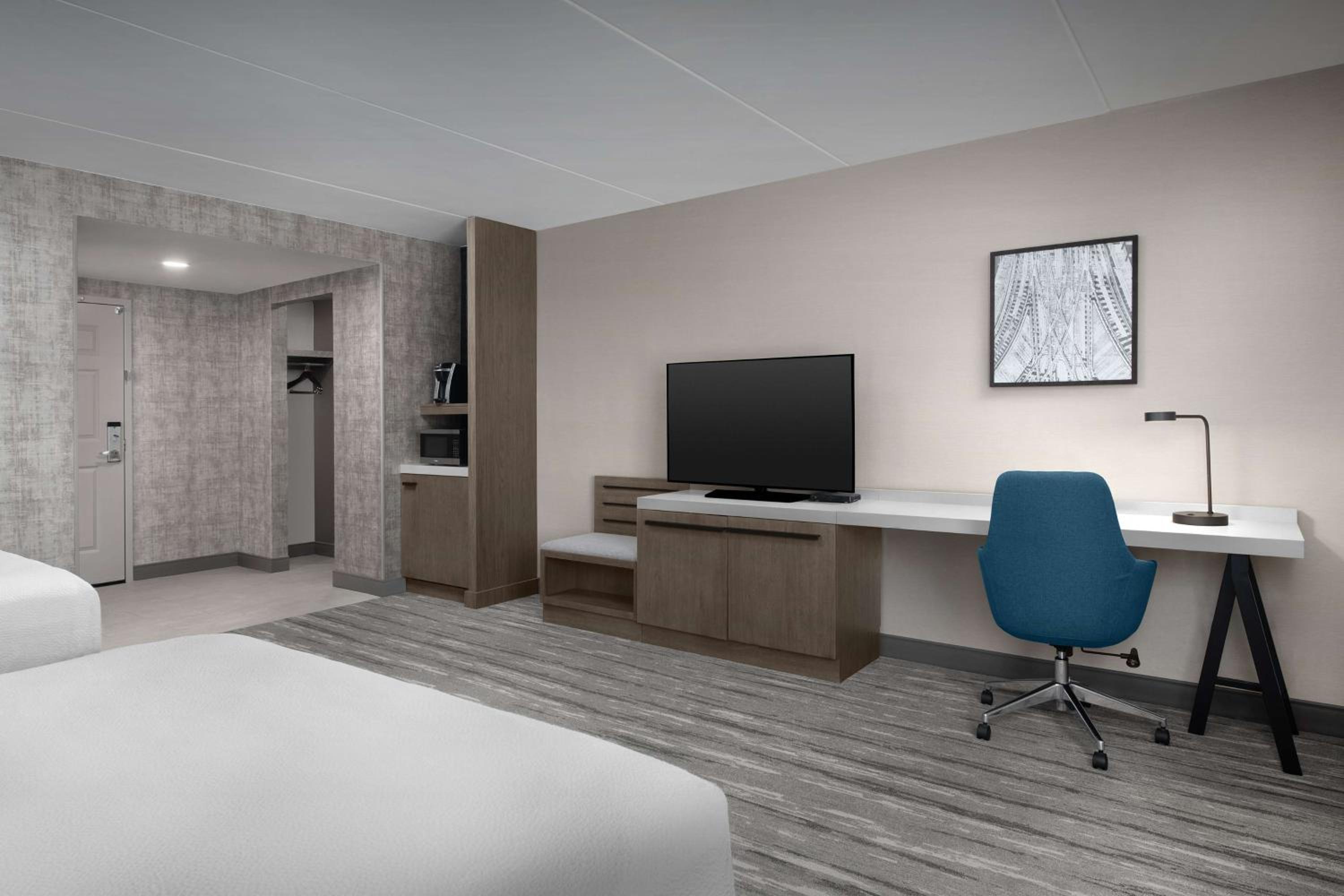 Queen Room with Two Queen Beds - Hearing Access photo 1