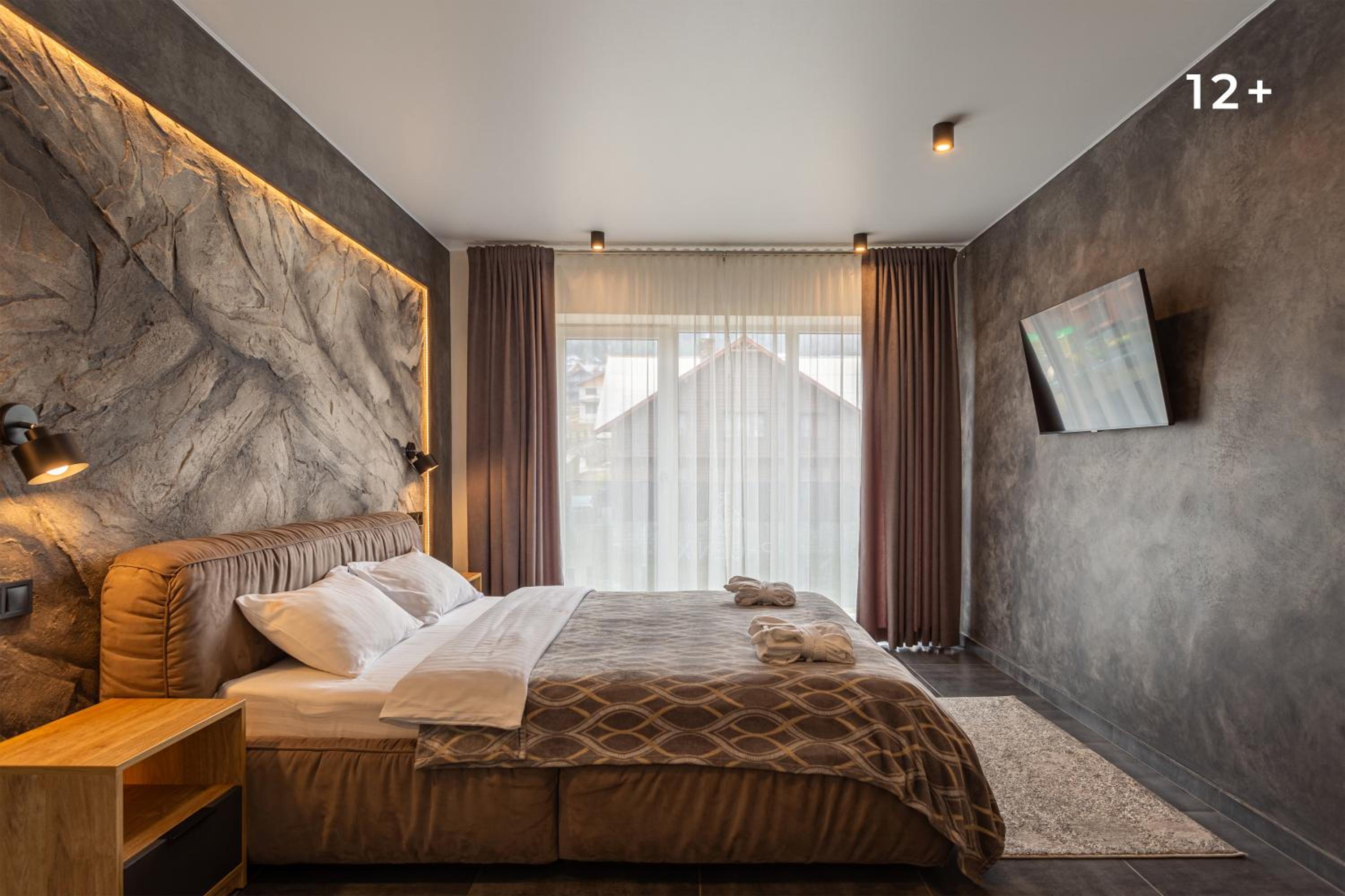 Suite with Mountain View