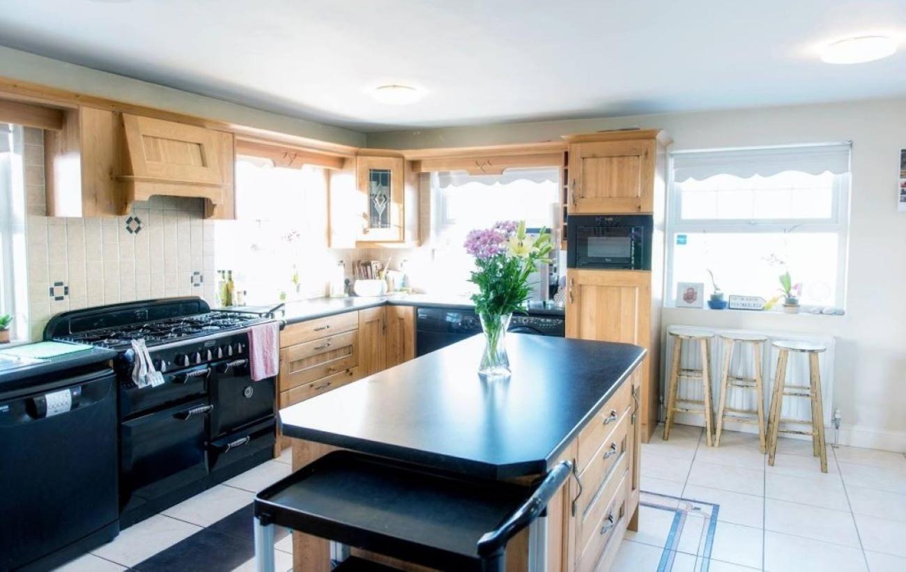 Seven-Bedroom House photo 3