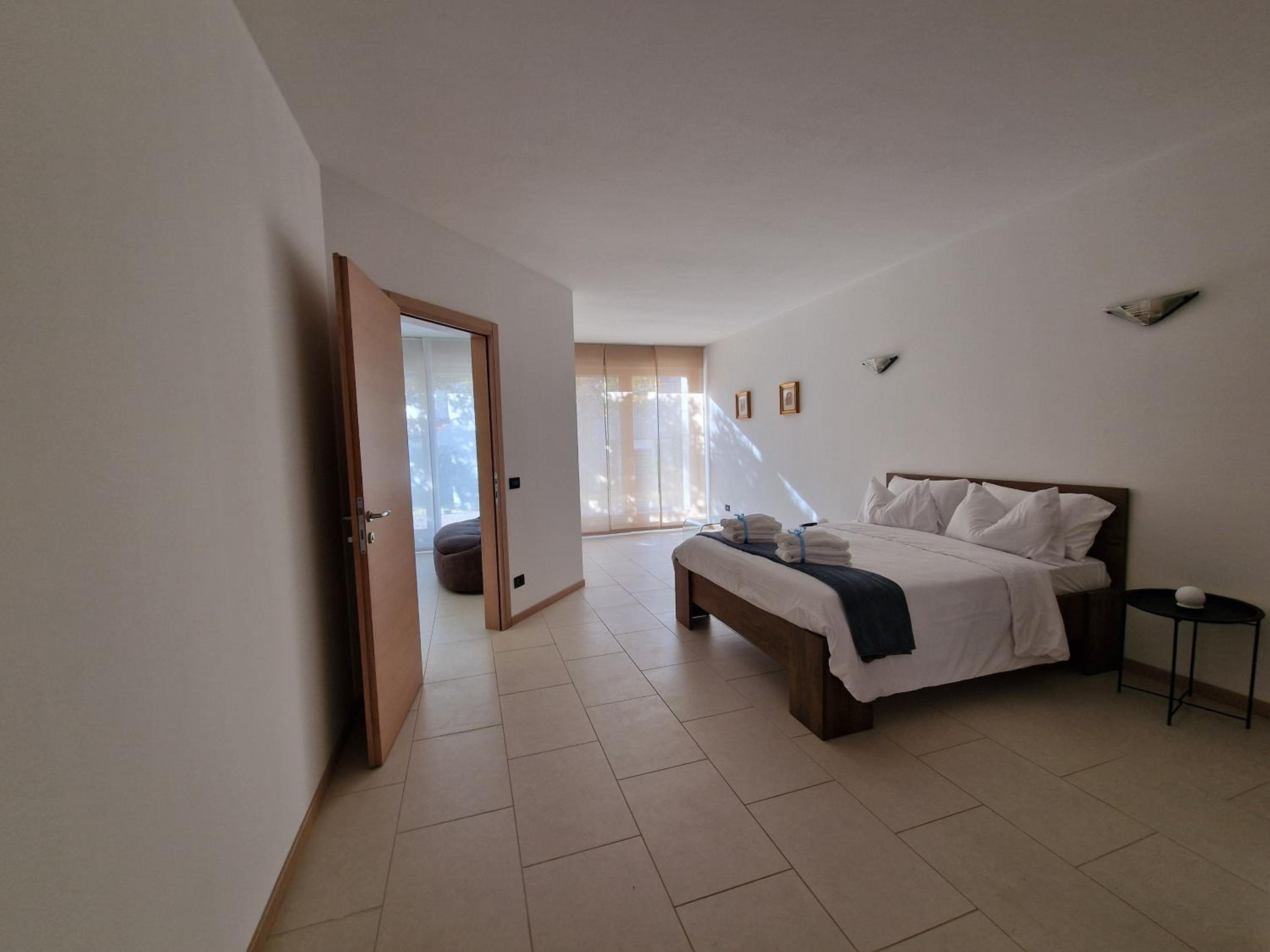 One-Bedroom Apartment with Garden photo 1