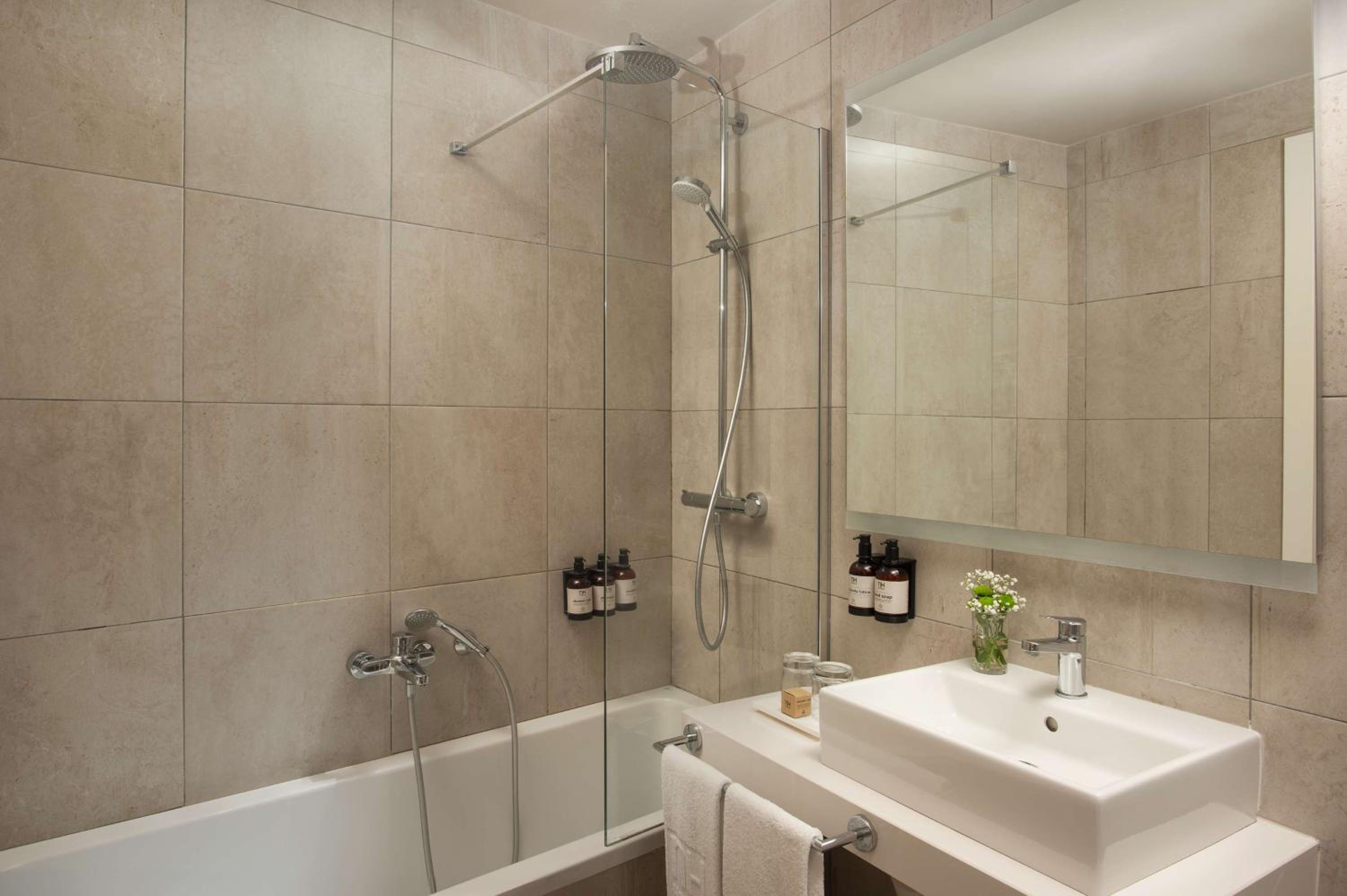Standard Double Room with Sea View - Photo 3