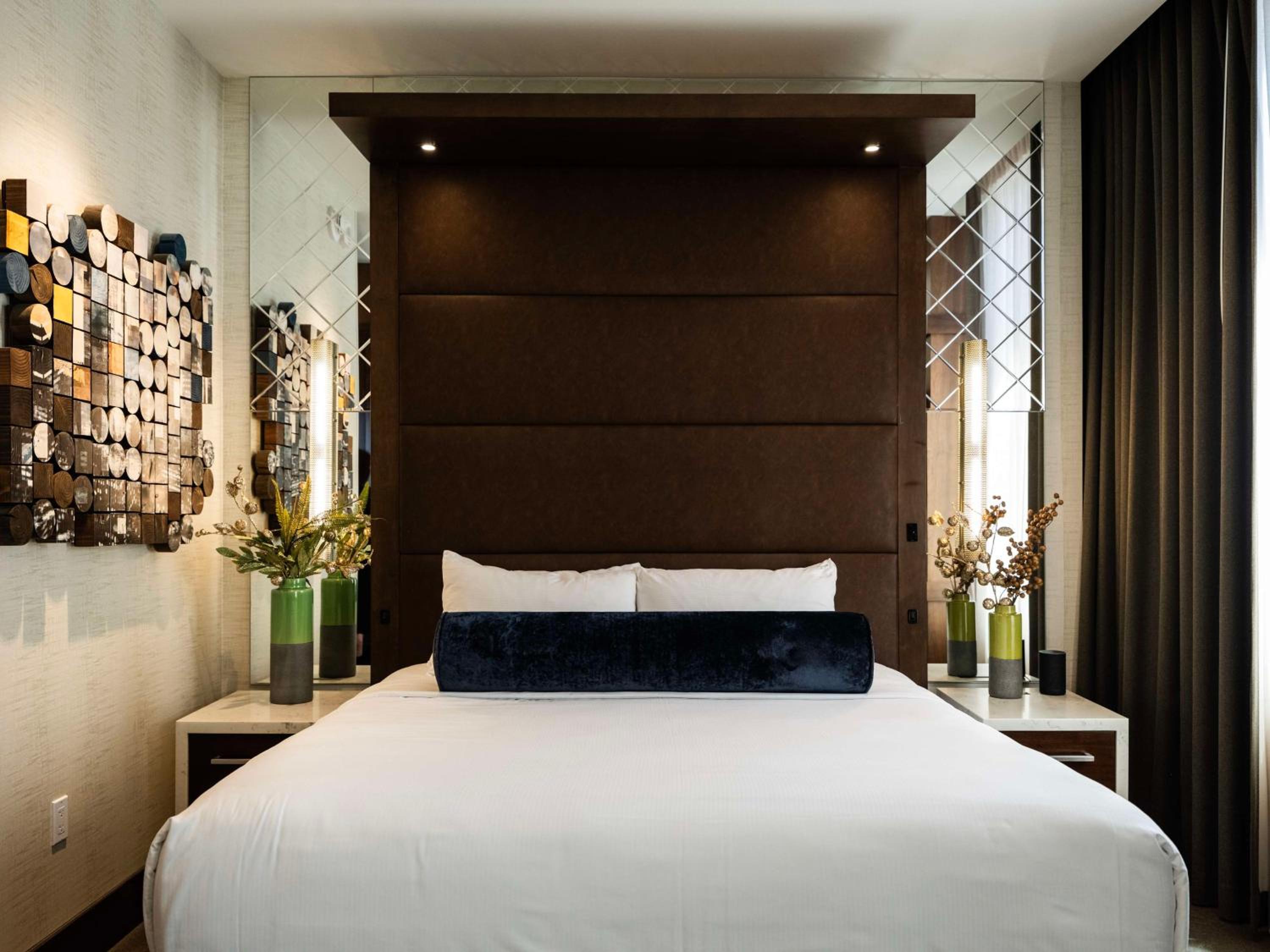 Holiday Two-Bedroom Penthouse With King And Queen Rooms thumbnail 6