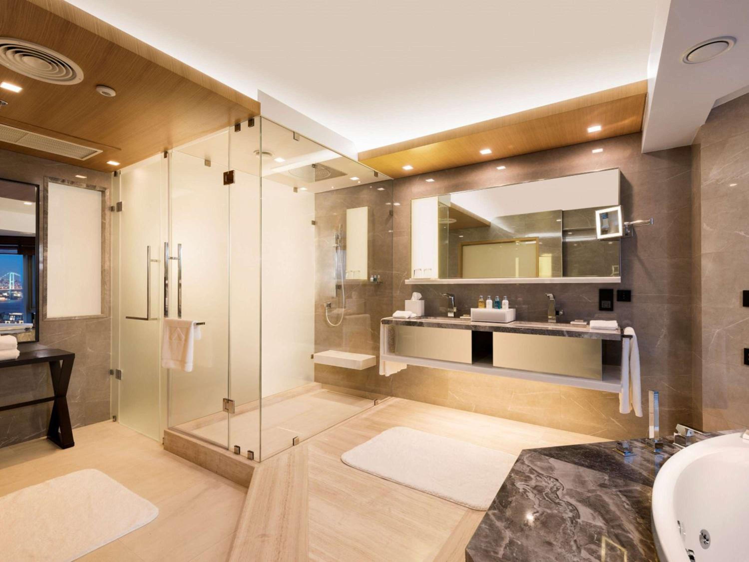 Jacuzzi Suite