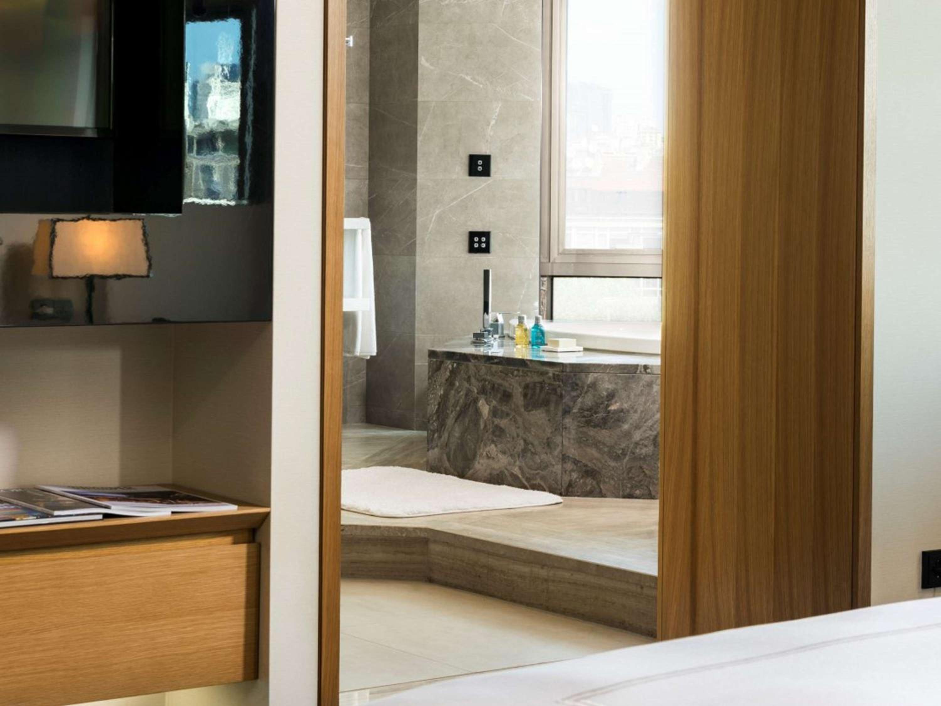 Jacuzzi Suite