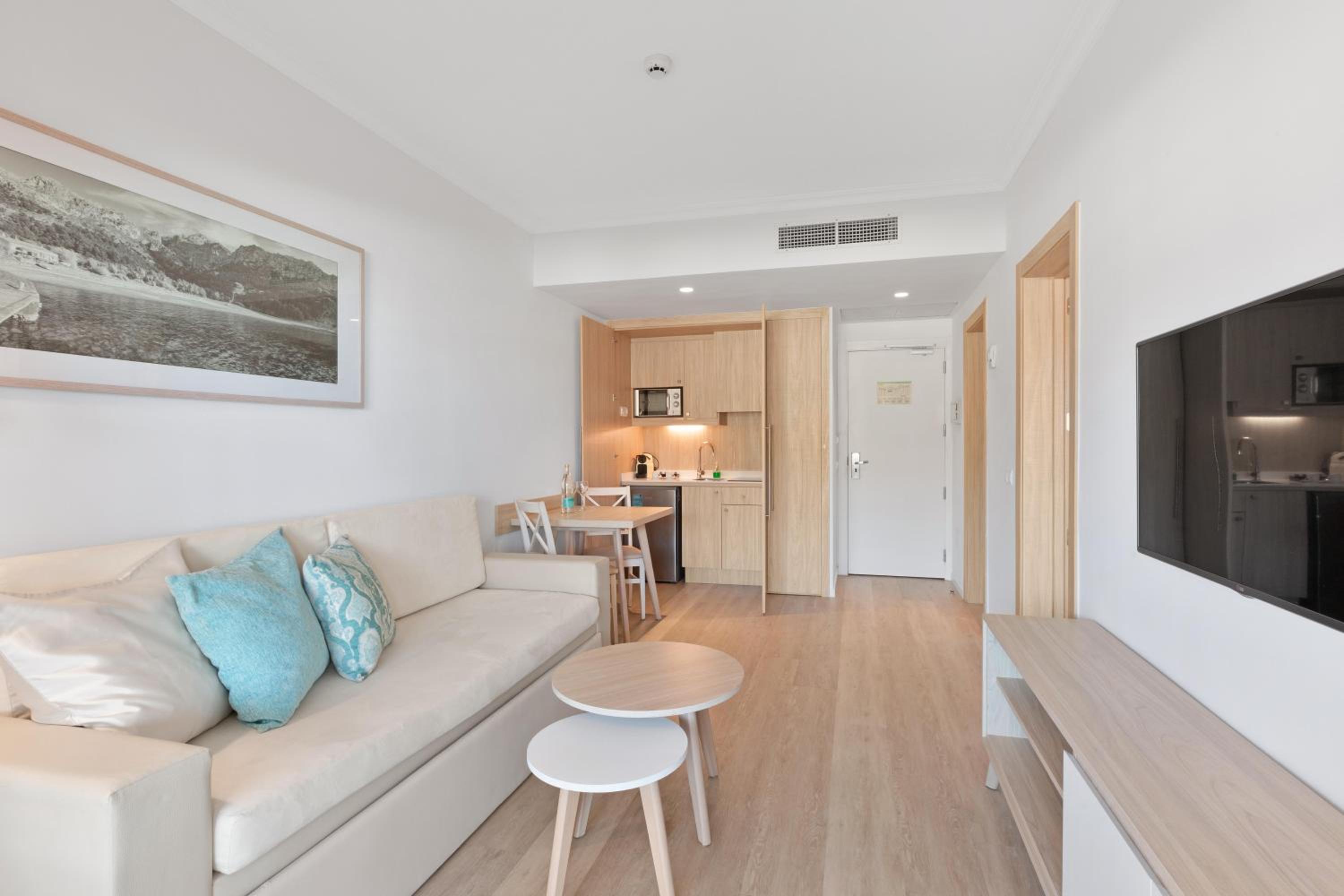 One-Bedroom Apartment With Garden and Mini Pool