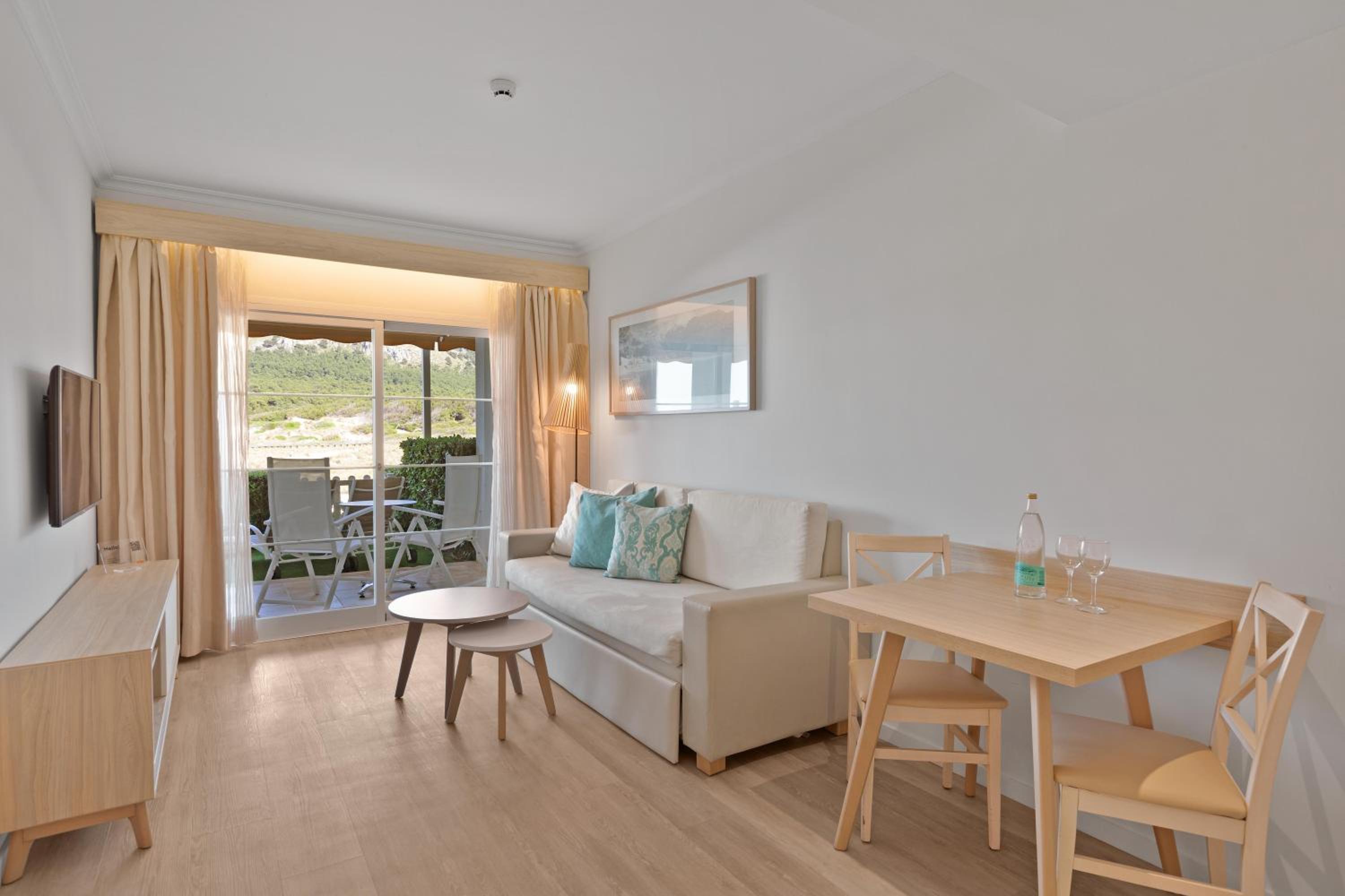 One-Bedroom Apartment With Garden and Mini Pool