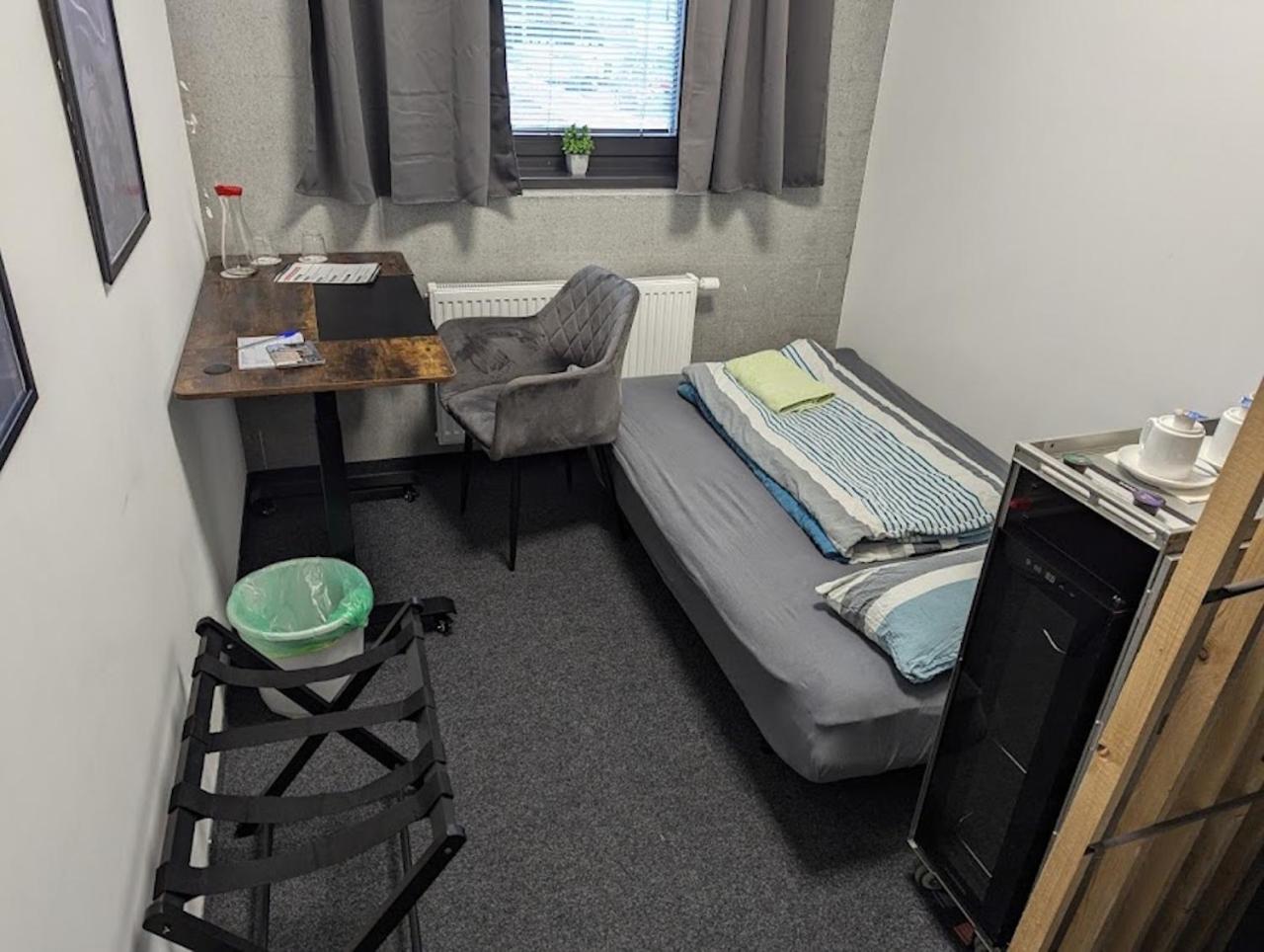 Economy Twin Room photo 3