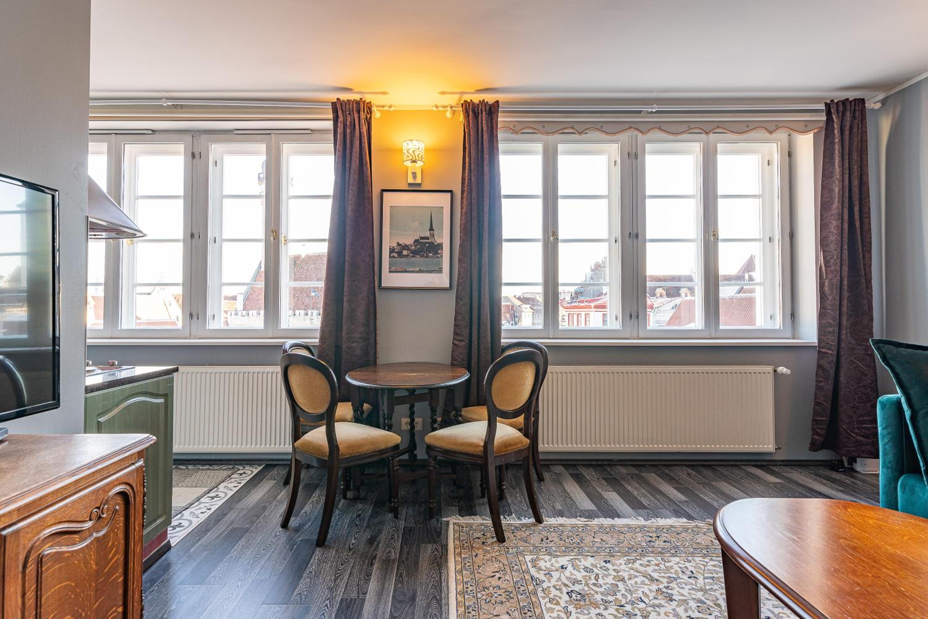 Deluxe Apartment - Square View photo 1