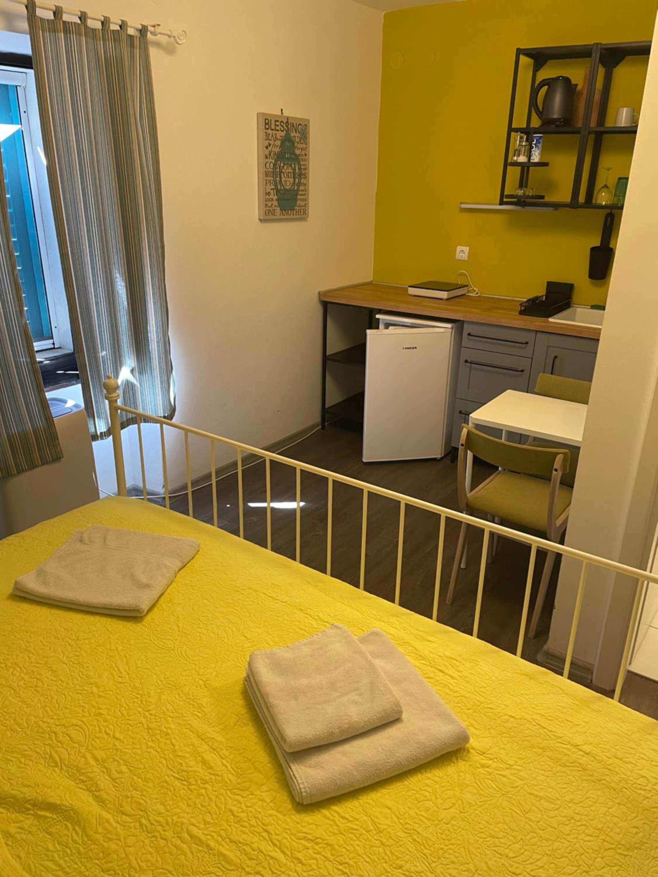 One-Bedroom Apartment photo 1