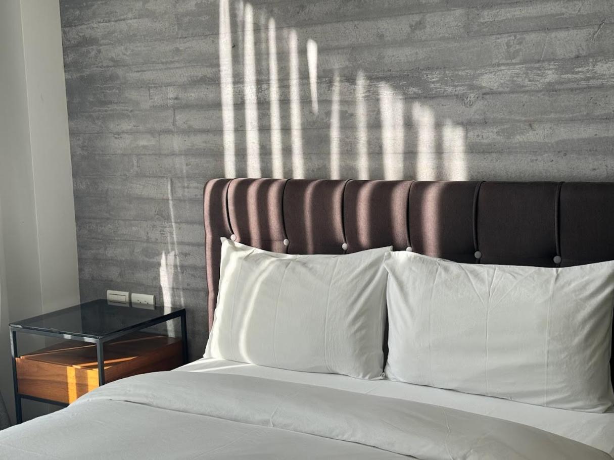Double Room with Street View with Balcony photo 2