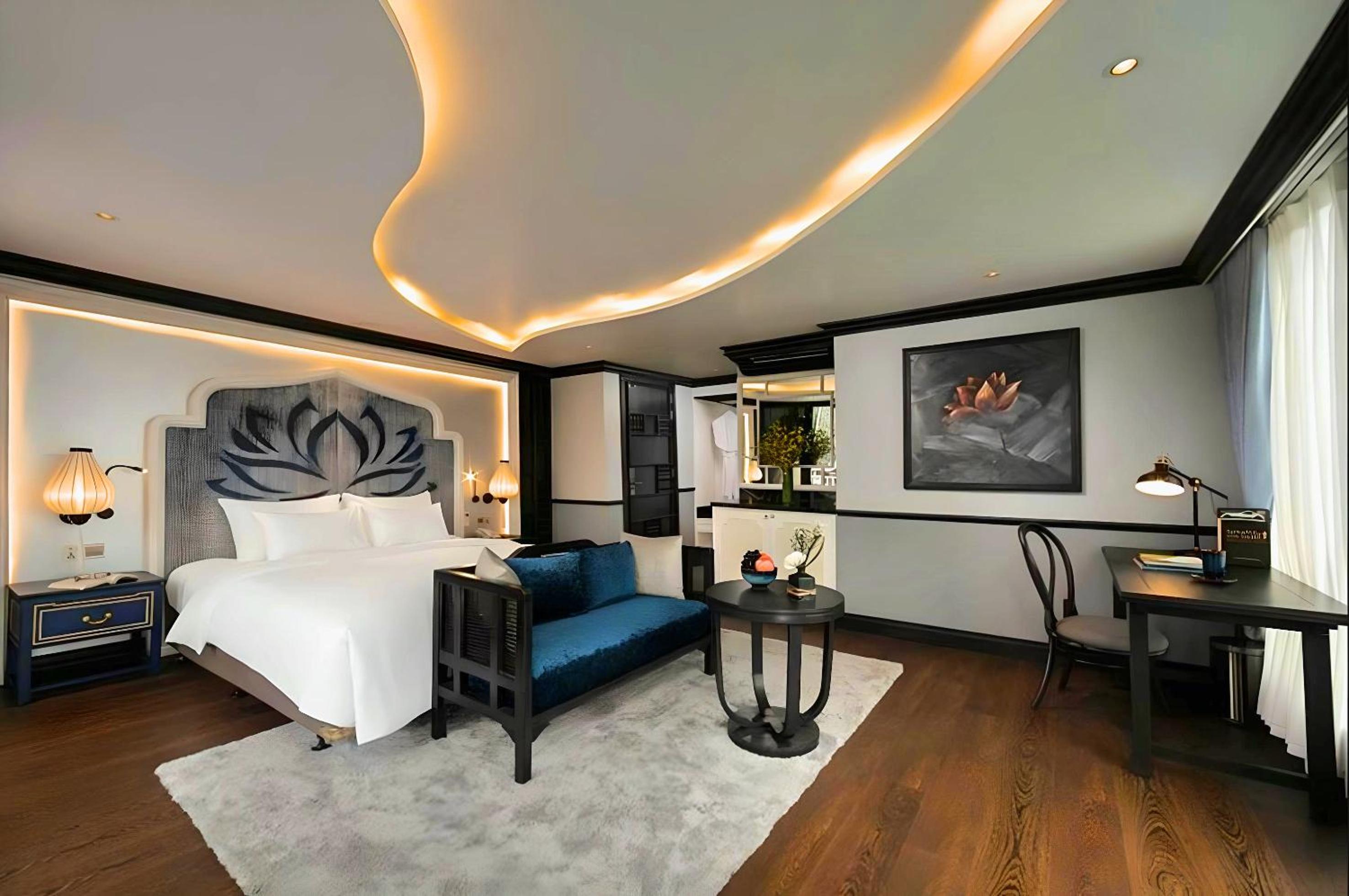 Presidential Suite with Terrace and Bathtub photo 2
