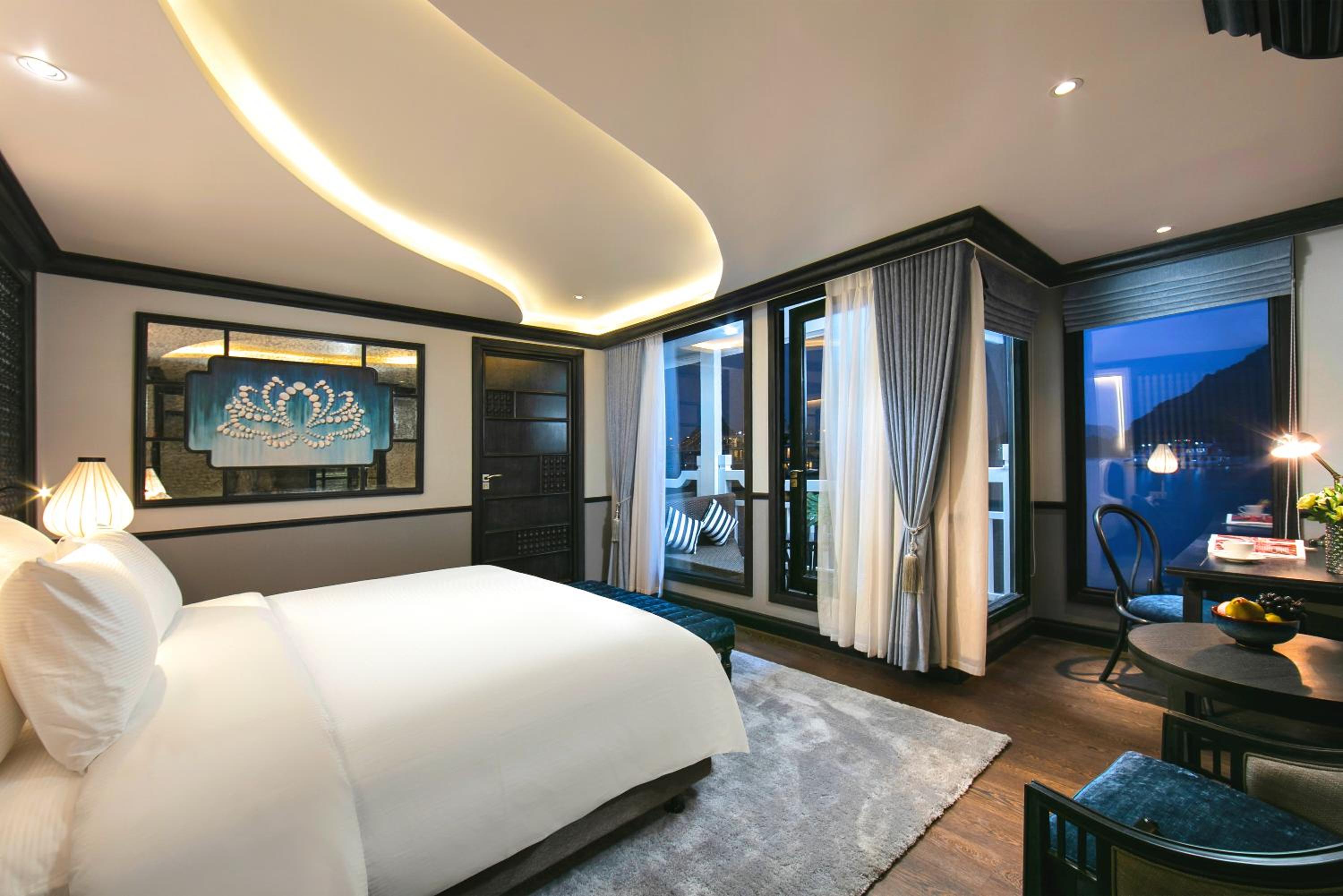Junior Suite with Private Balcony - Photo 9