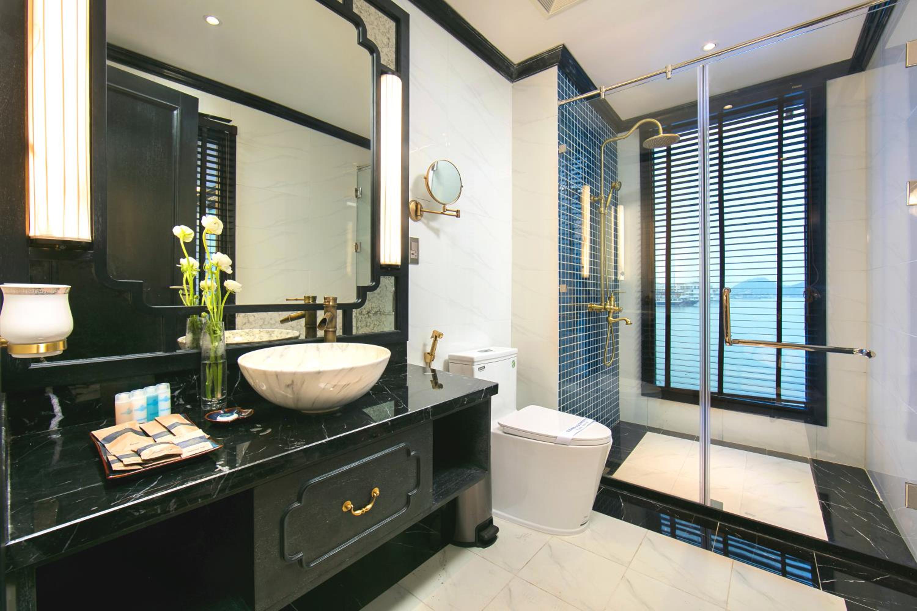 Junior Suite with Private Balcony - Photo 7
