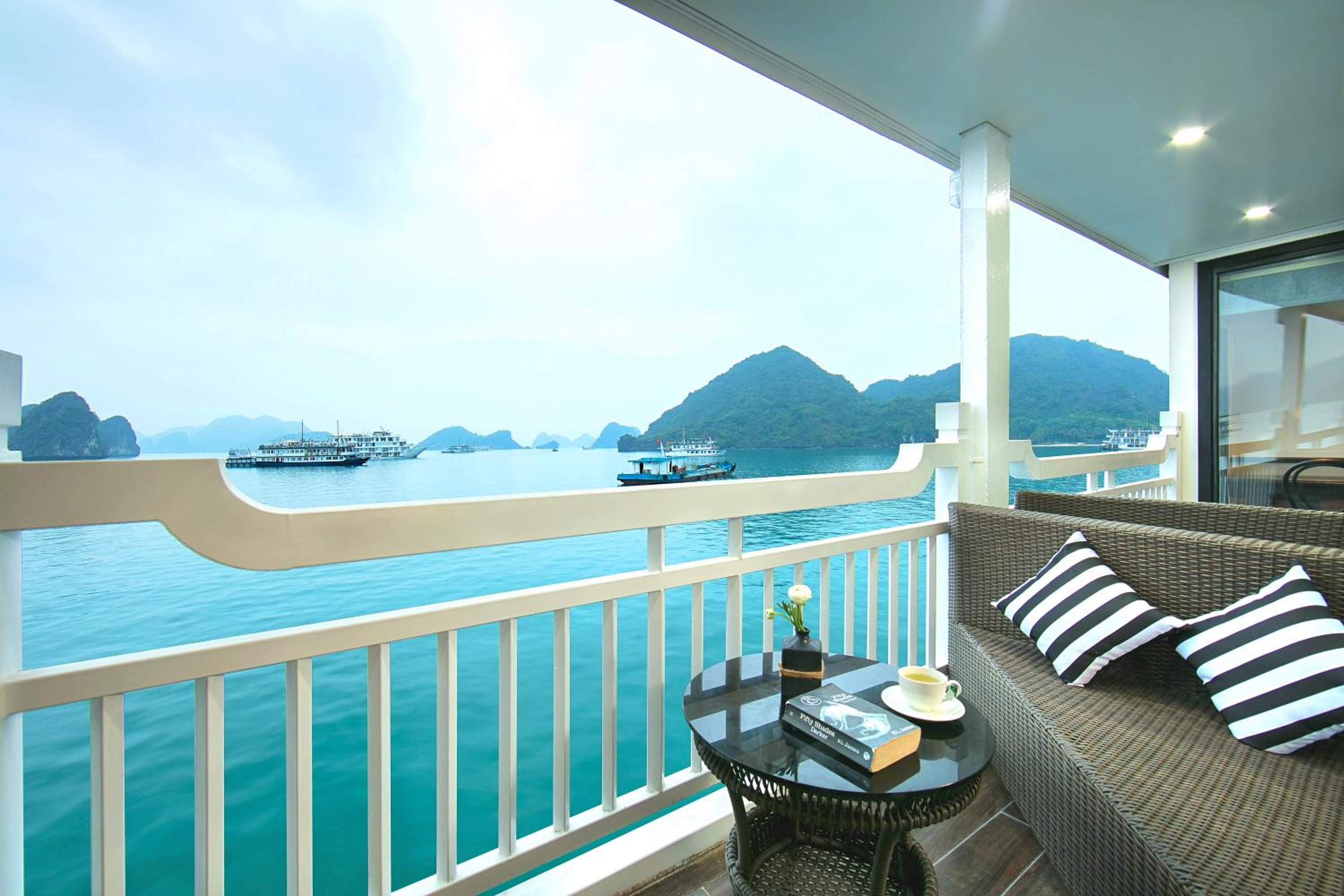 Junior Suite with Private Balcony - Photo 4