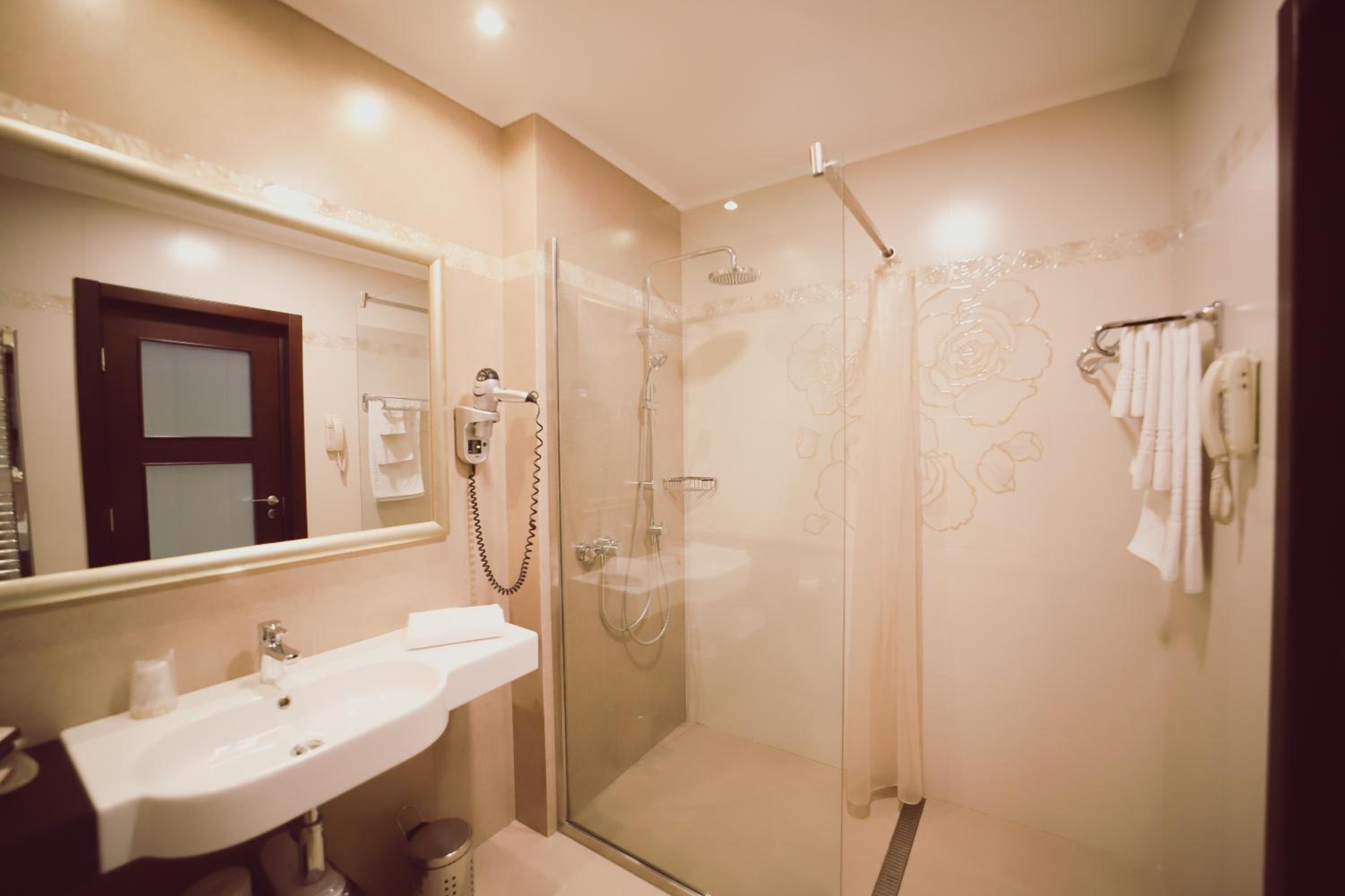 Deluxe Double Room - Photo 10