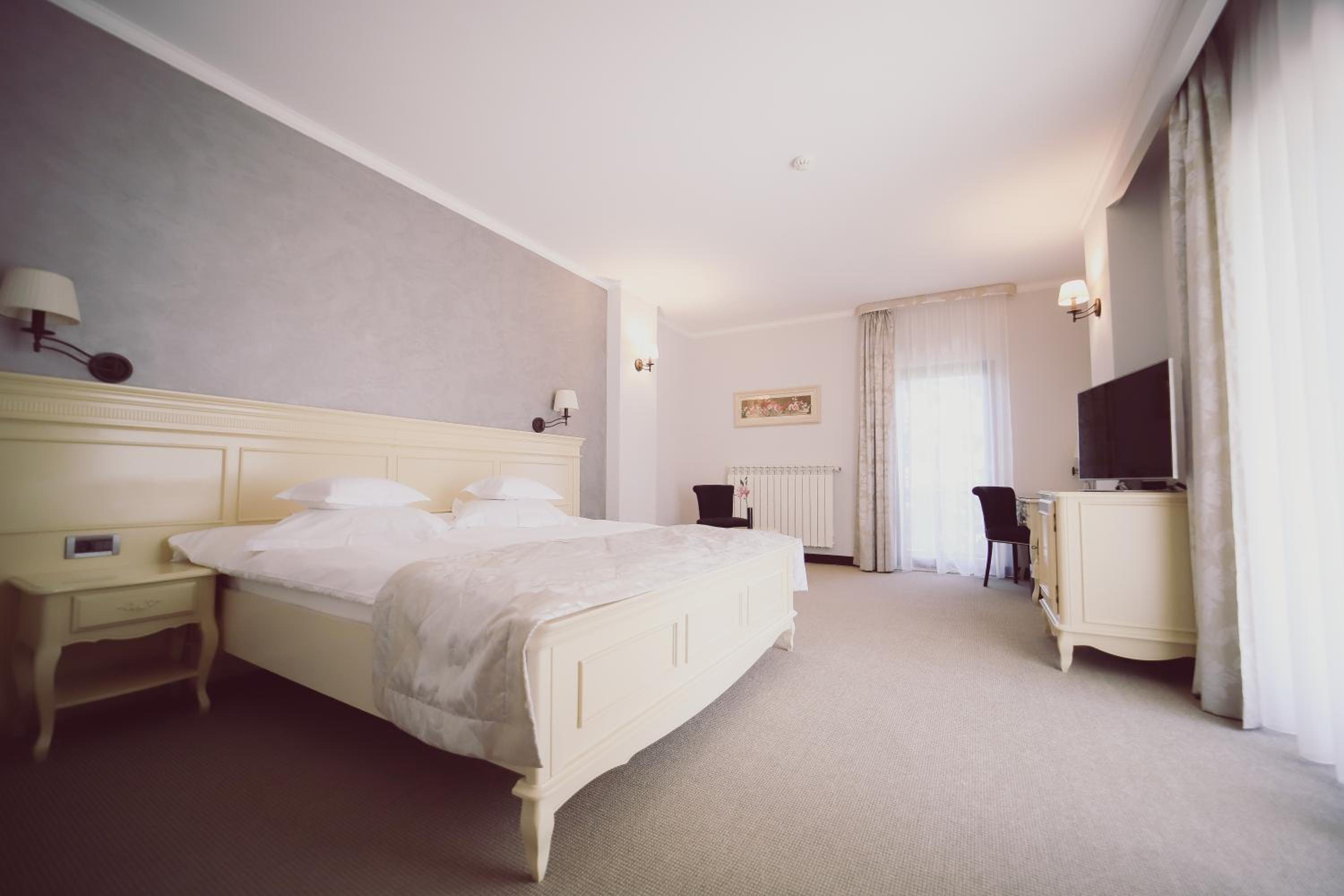 Deluxe Double Room - Photo 8