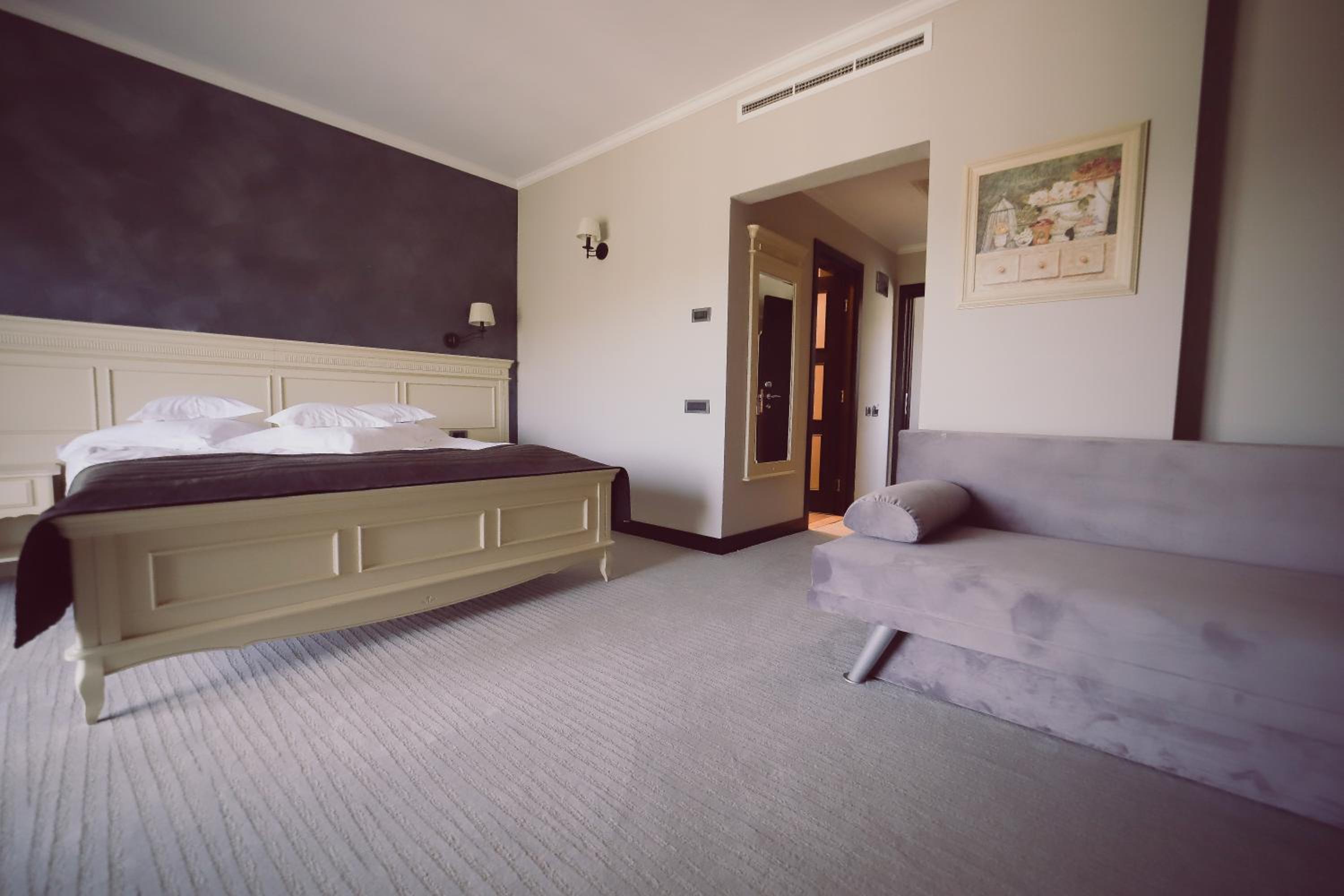 Deluxe Double Room - Photo 9