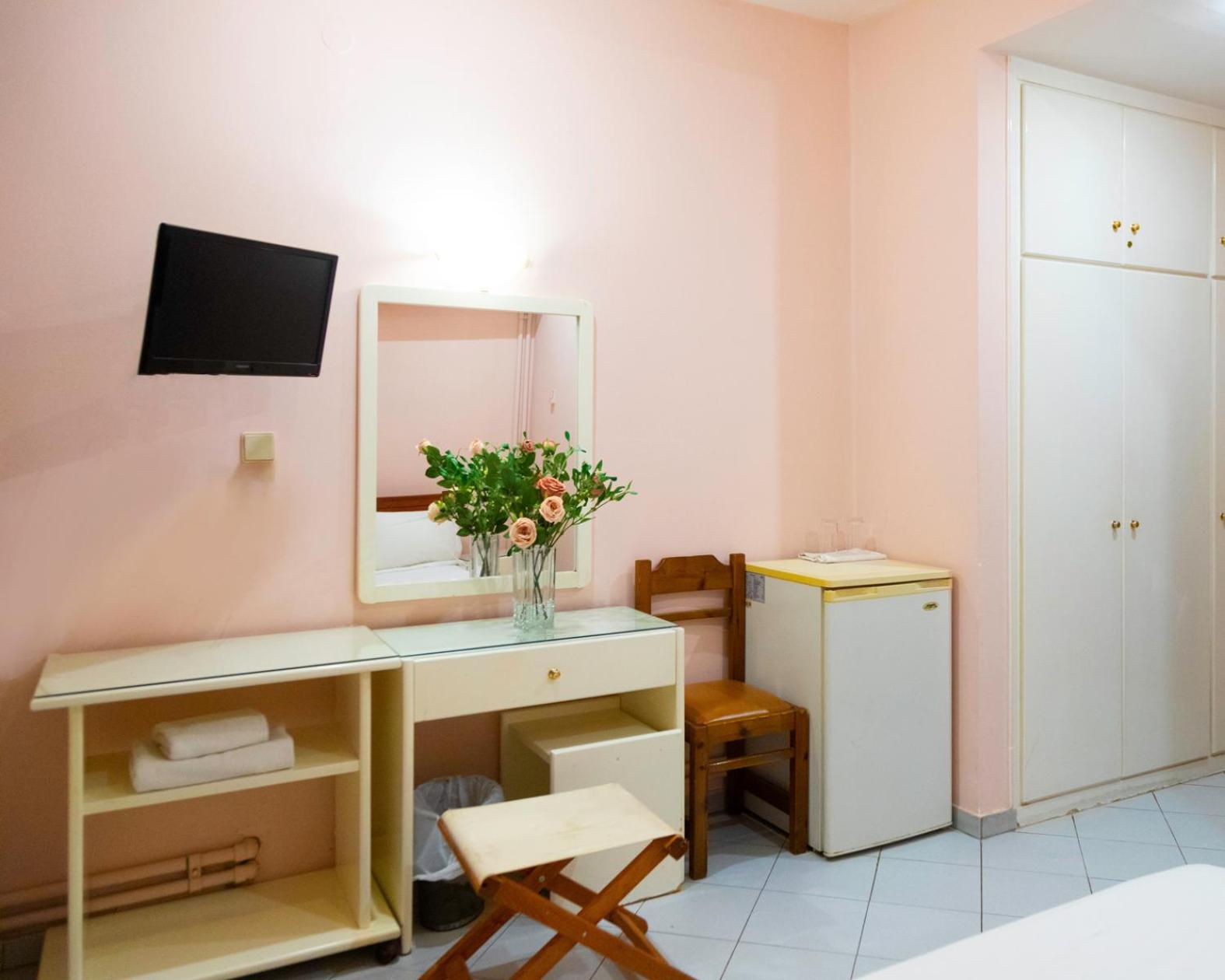 Standard Double or Twin Room with City View - Photo 6