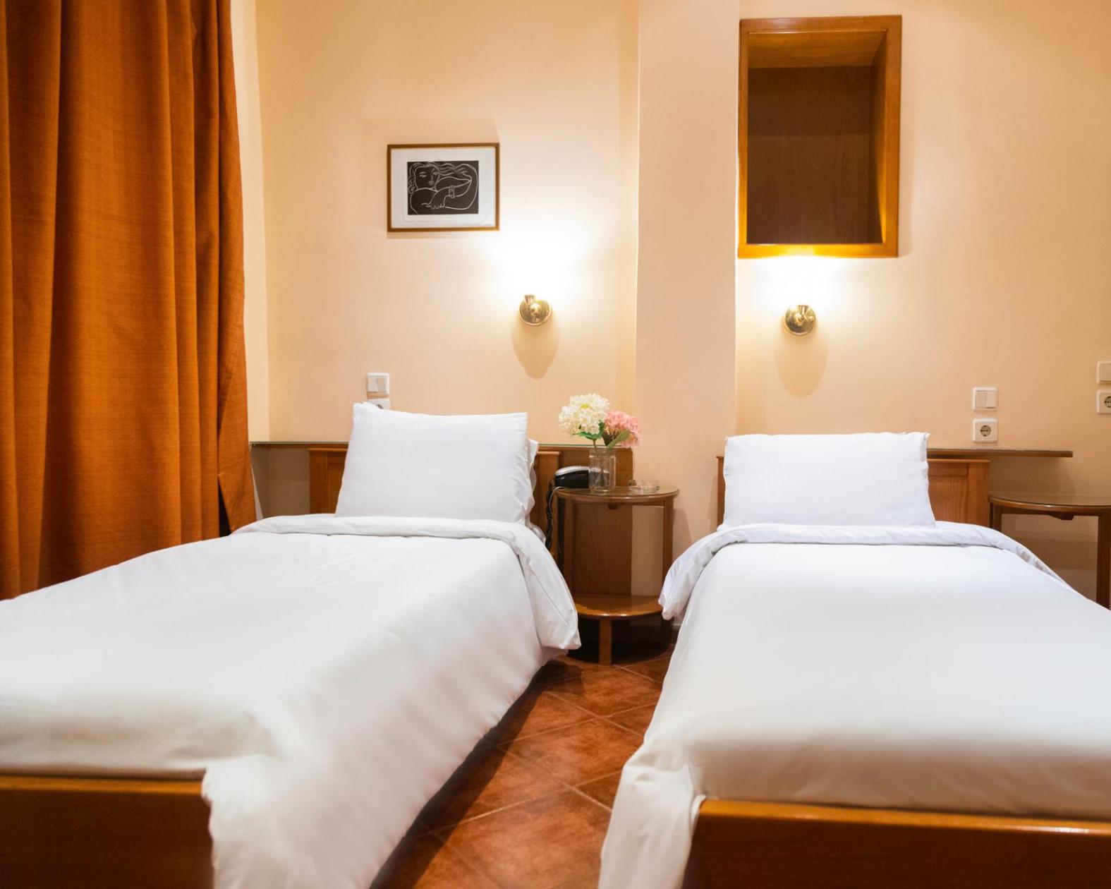 Standard Double or Twin Room with City View - Photo 8