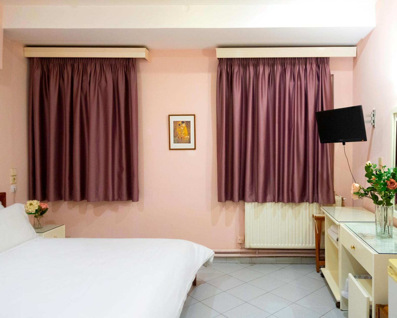 Standard Double or Twin Room with City View - Photo 5