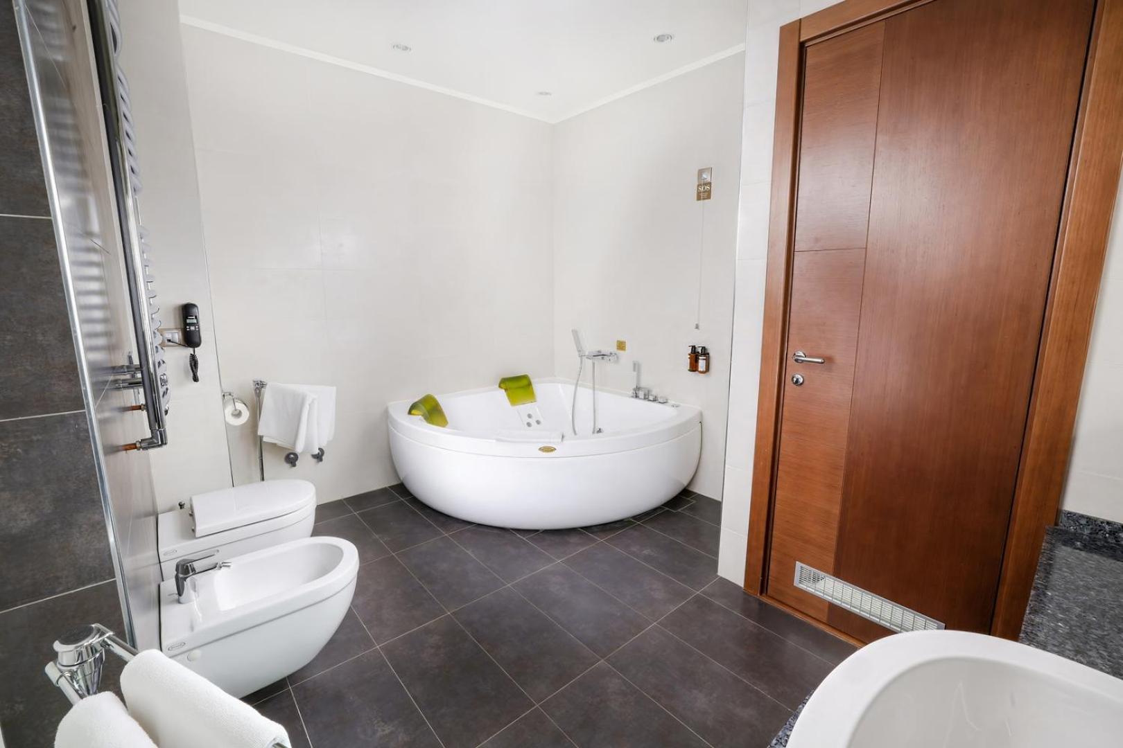 Suite with Spa Bath