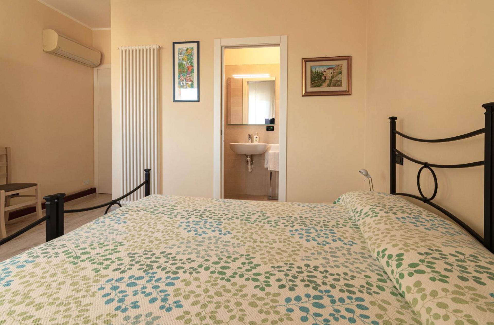 Double or Twin Room - Photo 3